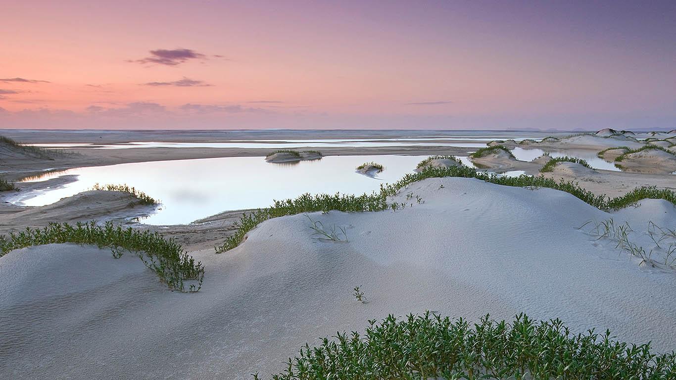 1366x768 Sand forming a new landscape on Fraser Island, Queensland, Australia