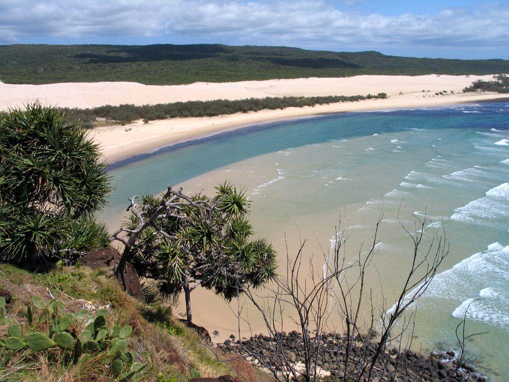 1024x768 image of Fraser Island