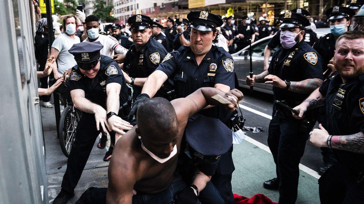 1200x675 image of police using excessive force against peaceful protesters are going viral