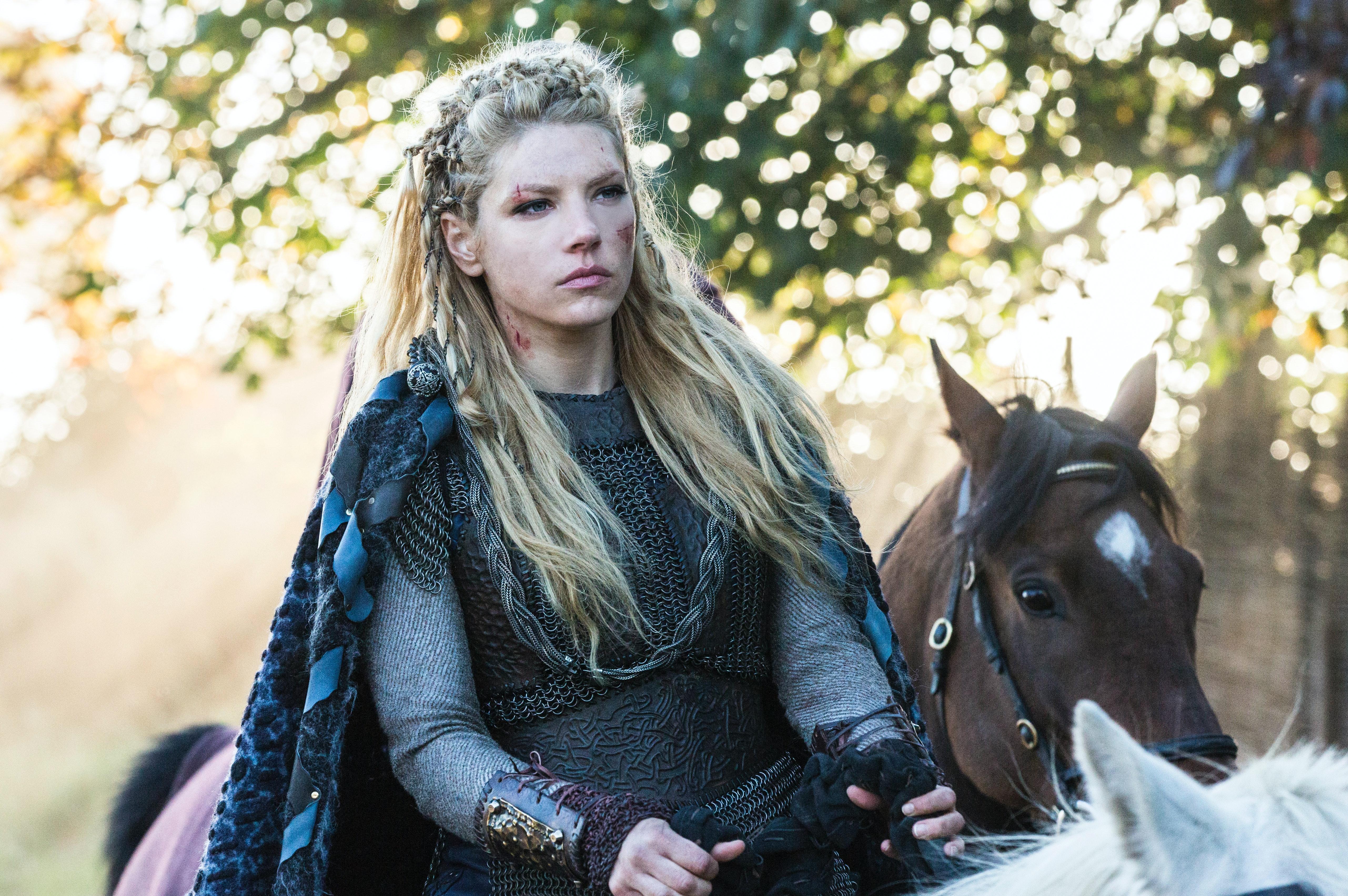 5125x3407 Beautiful Viking Girls