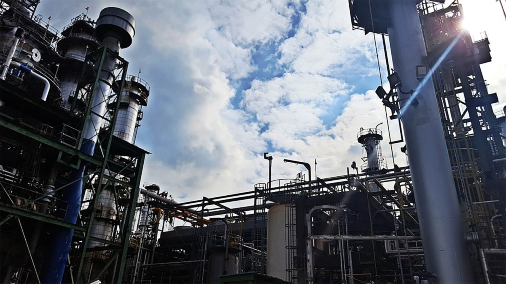 1920x1080 Fall Protection for Petrochemical Lifeline Systems