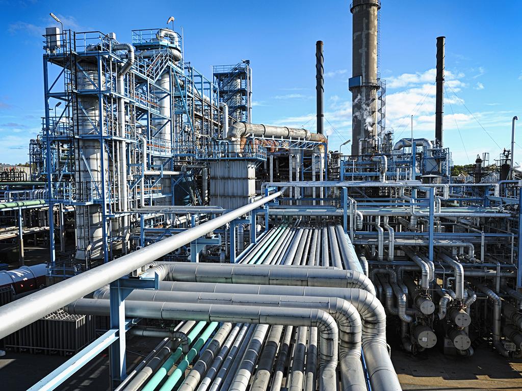 1024x768 Iran To Launch 17 Petrochemical Projects By March 2021