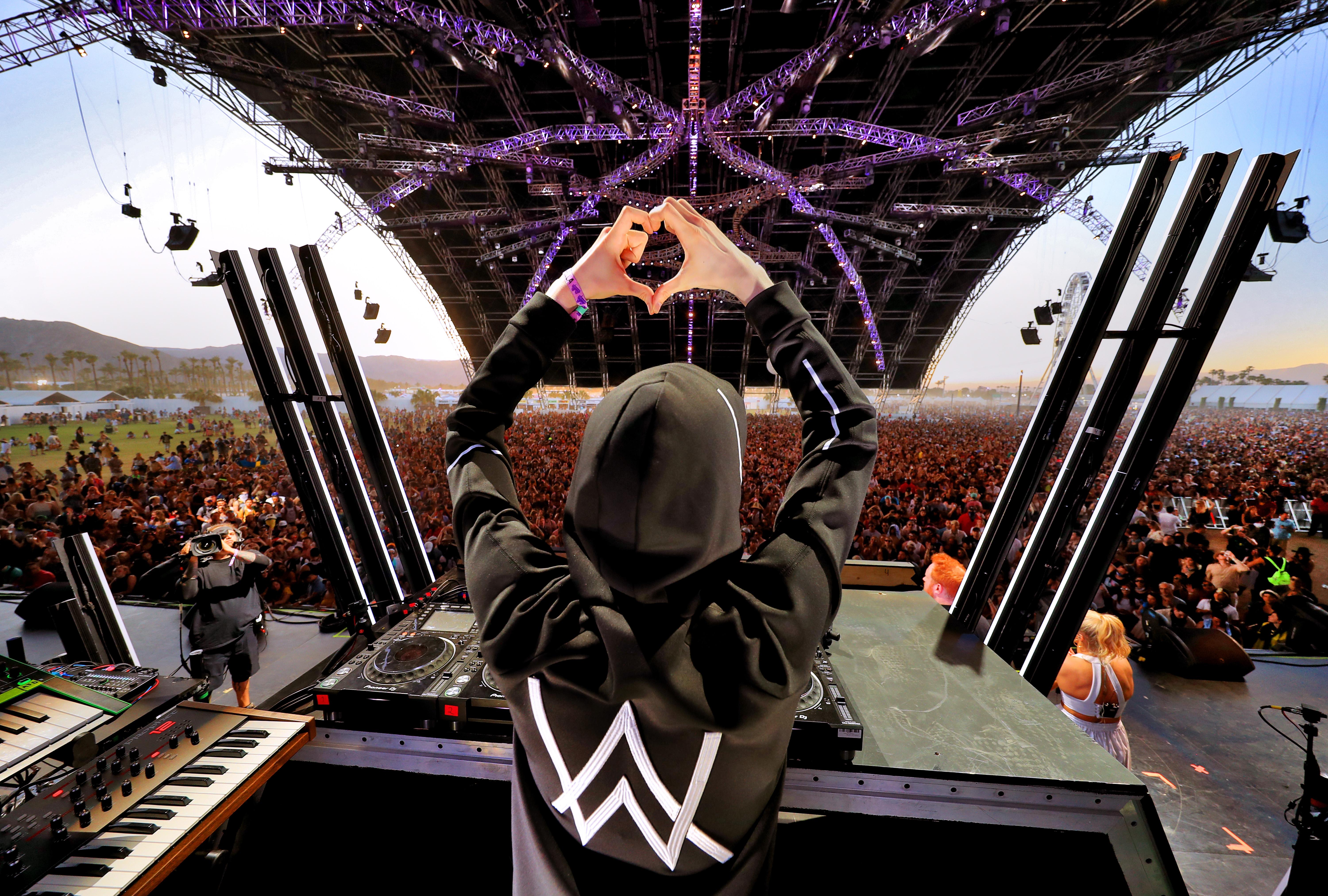 6000x4049 Alan Walker Live Wallpaper