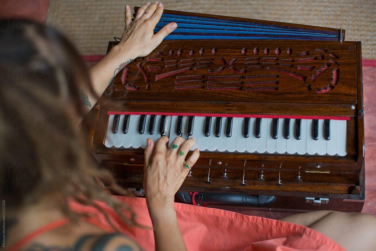 Harmonium Wallpapers Top Free Harmonium Backgrounds WallpaperAccess