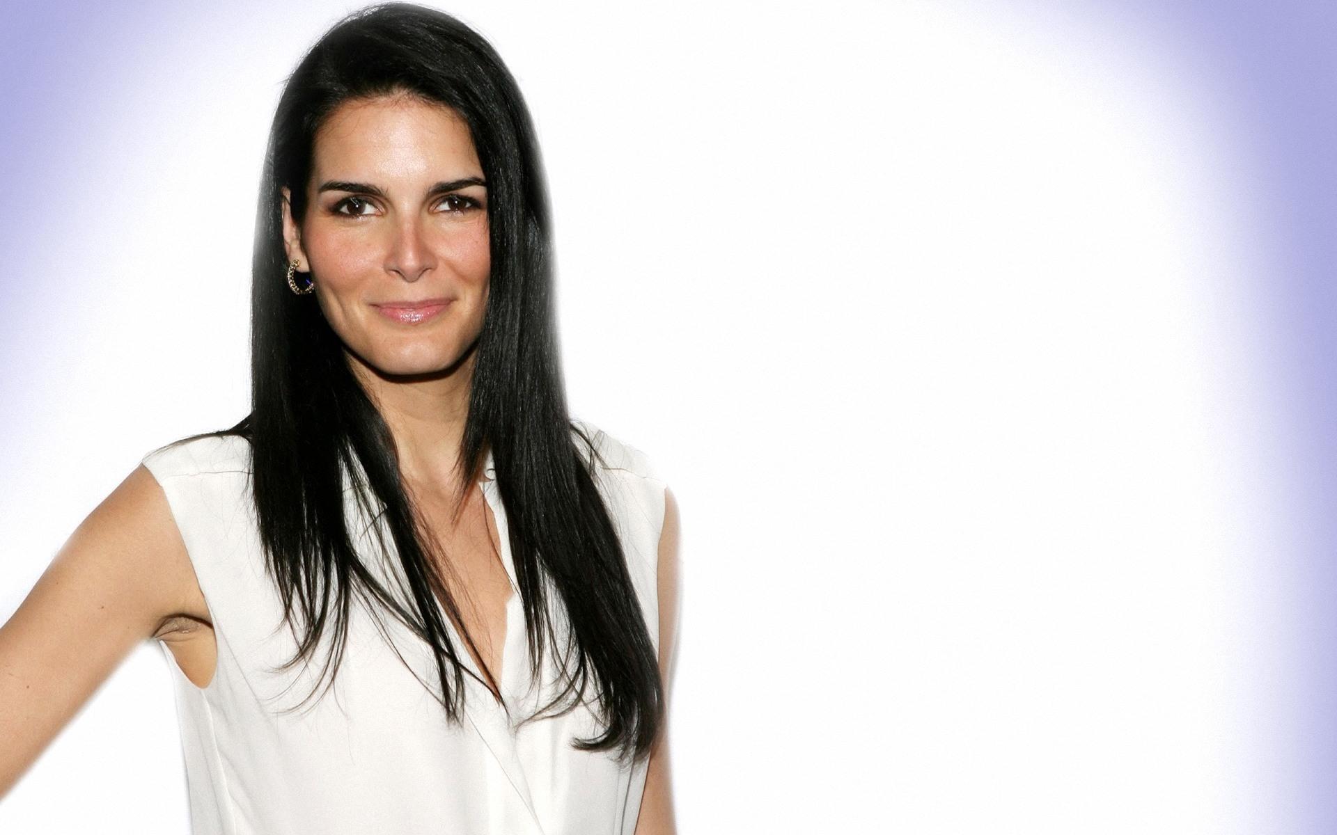 Angie Harmon Wallpapers - Top Free Angie Harmon Backgrounds