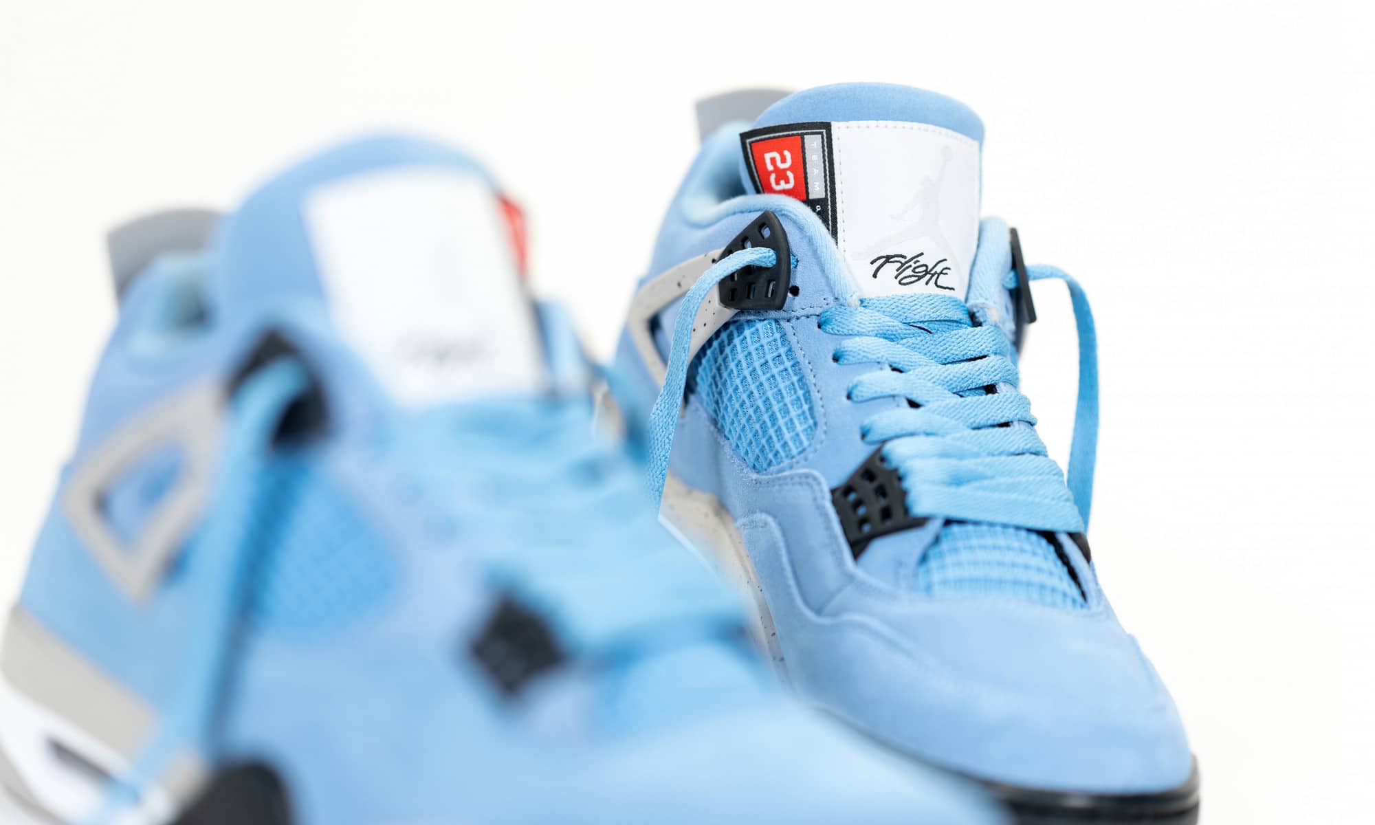 2000x1200 The Best Picture of the Air Jordan 4 SE University Blue