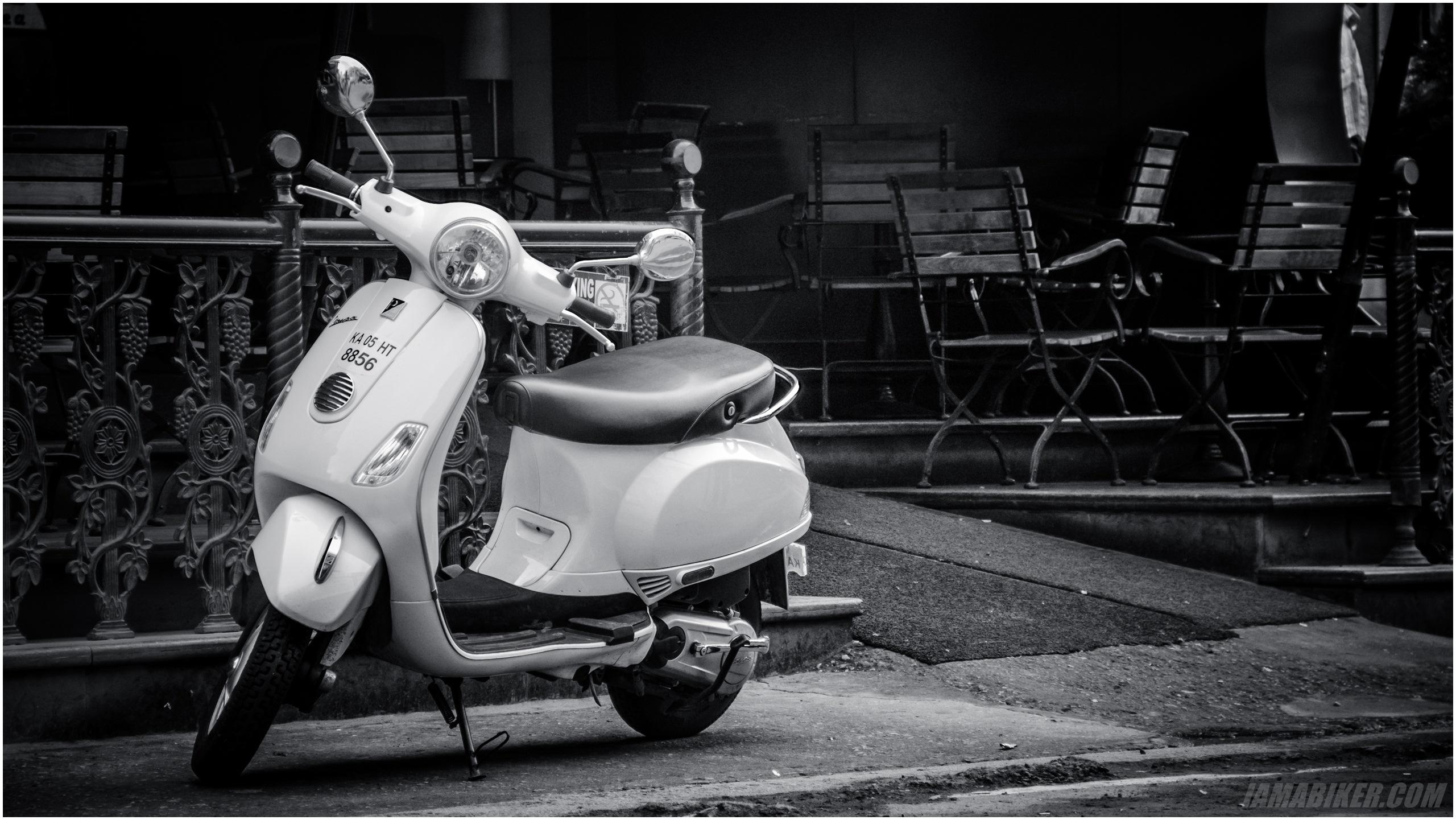 2560x1441 Scooter Vespa 946 Background Image Wallpaper