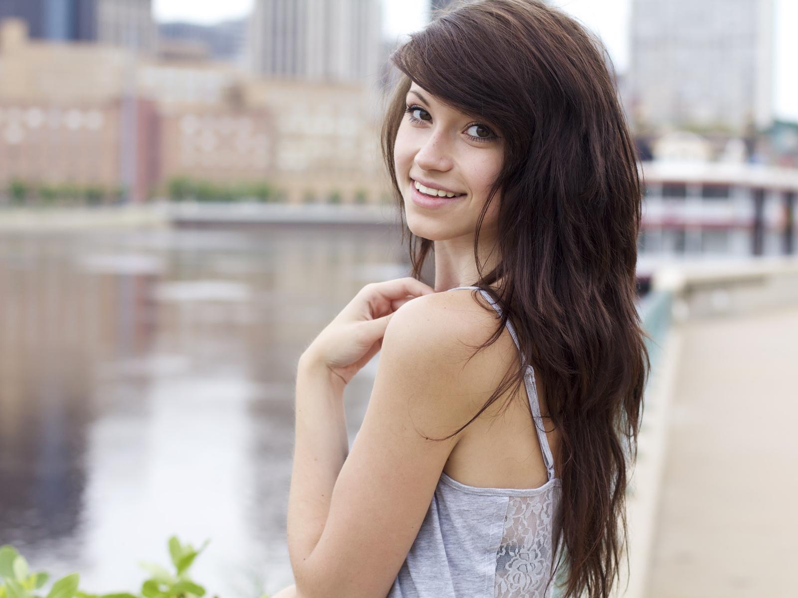 1600x1200 Cute Girl With Black Hair Wallpaperx1200