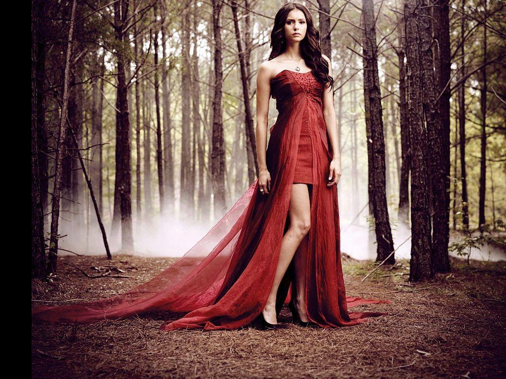 1024x768 The Vampire Diaries Wallpaper: The Vampire Diaries ღ. Rotkäppchen, Elena gilbert, Abendkleid