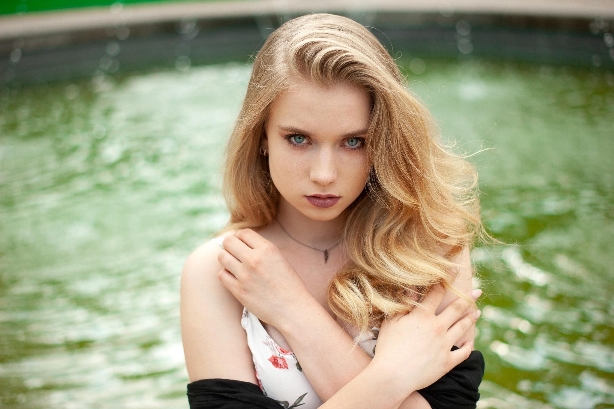 2048x1363 Blonde, Woman, Model, Green Eyes, Girl wallpaper