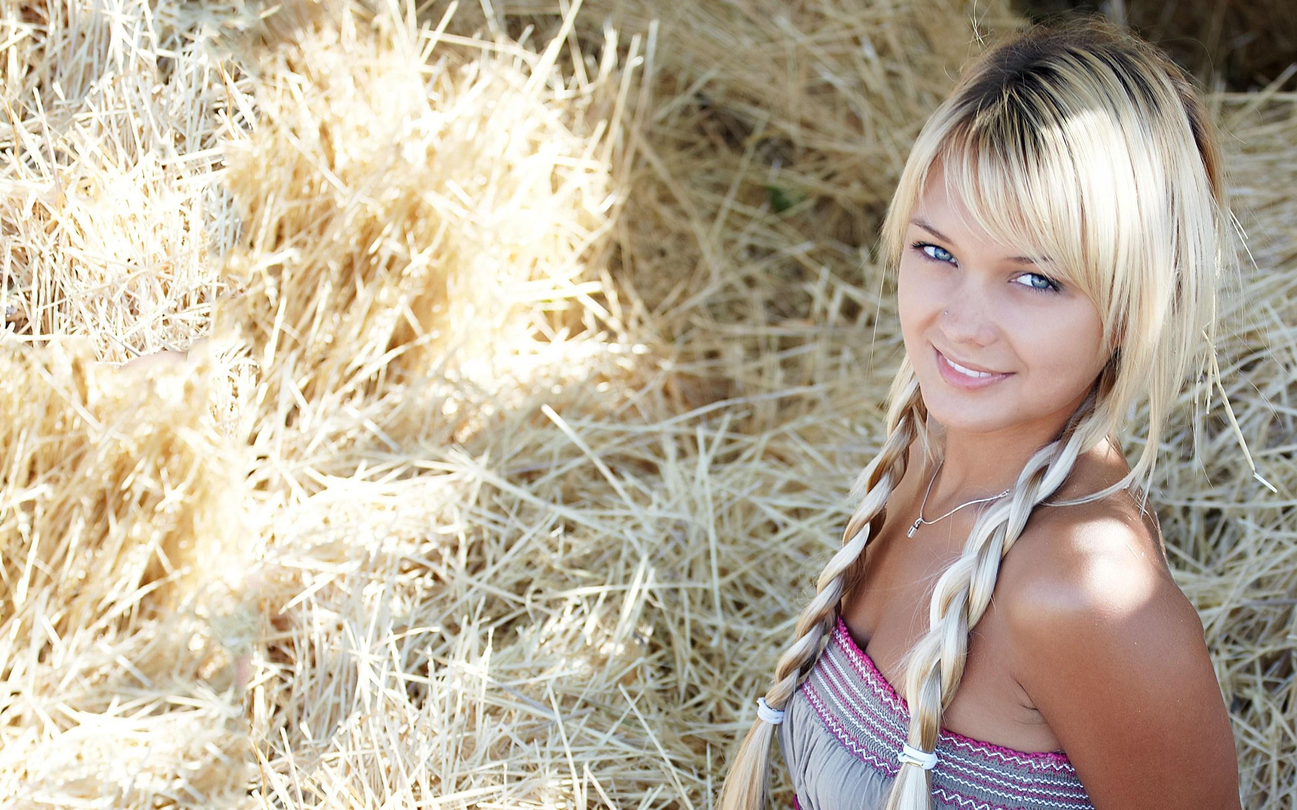 2560x1600 Blonde Woman Wallpaper Beautiful HD Wallpaper