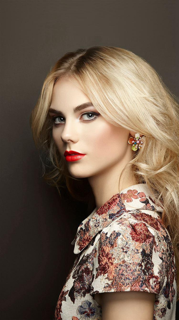750x1334 Best Woman iPhone 8 HD Wallpaper