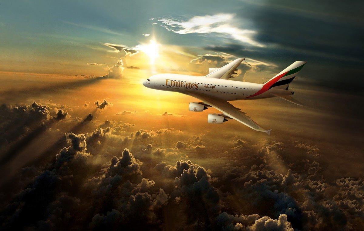 Airline. Emirates a380 в небе. Красивый самолет. Пассажирский самолет арт. Самолет летит.