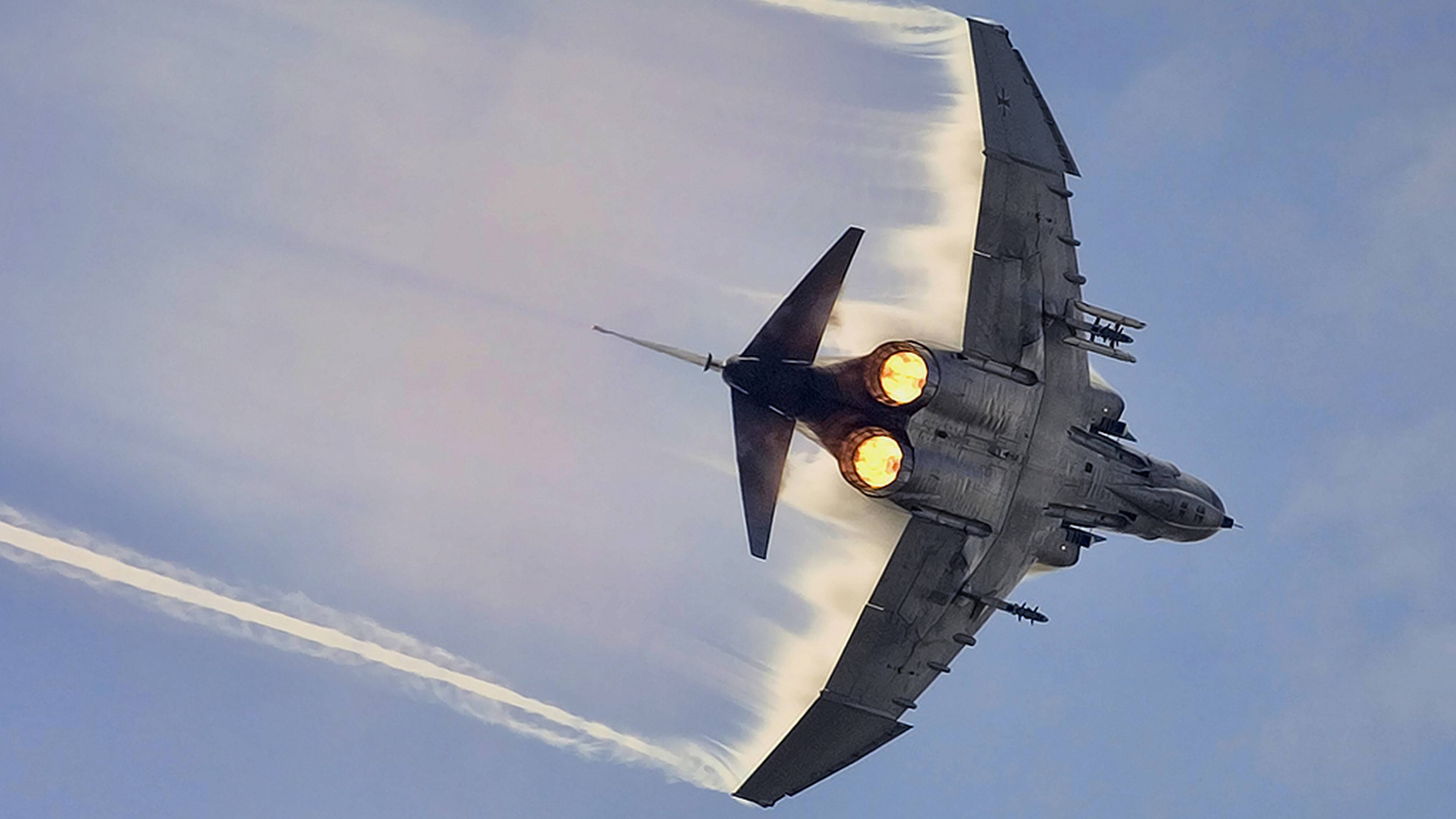 3840x2160 Minimalist Fighter Jet Wallpaper