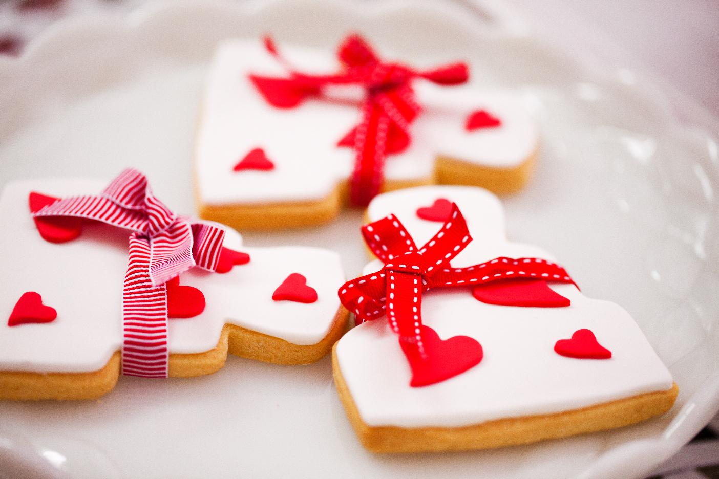 1404x936 Free Best Picture: Sweet Wedding Cake Sugar Cookies Wallpaper