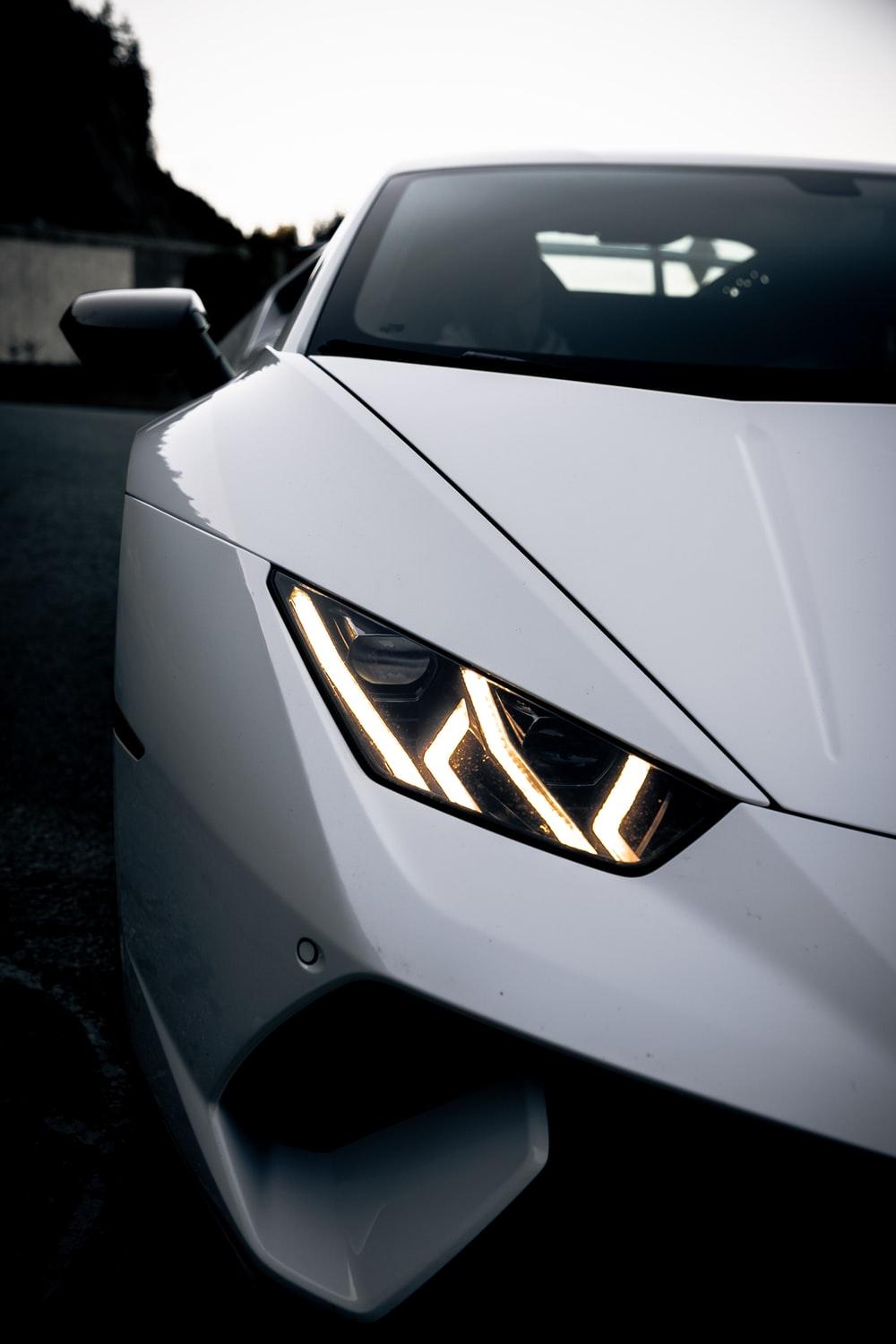 1000x1500 white Lamborghini Huracan photo