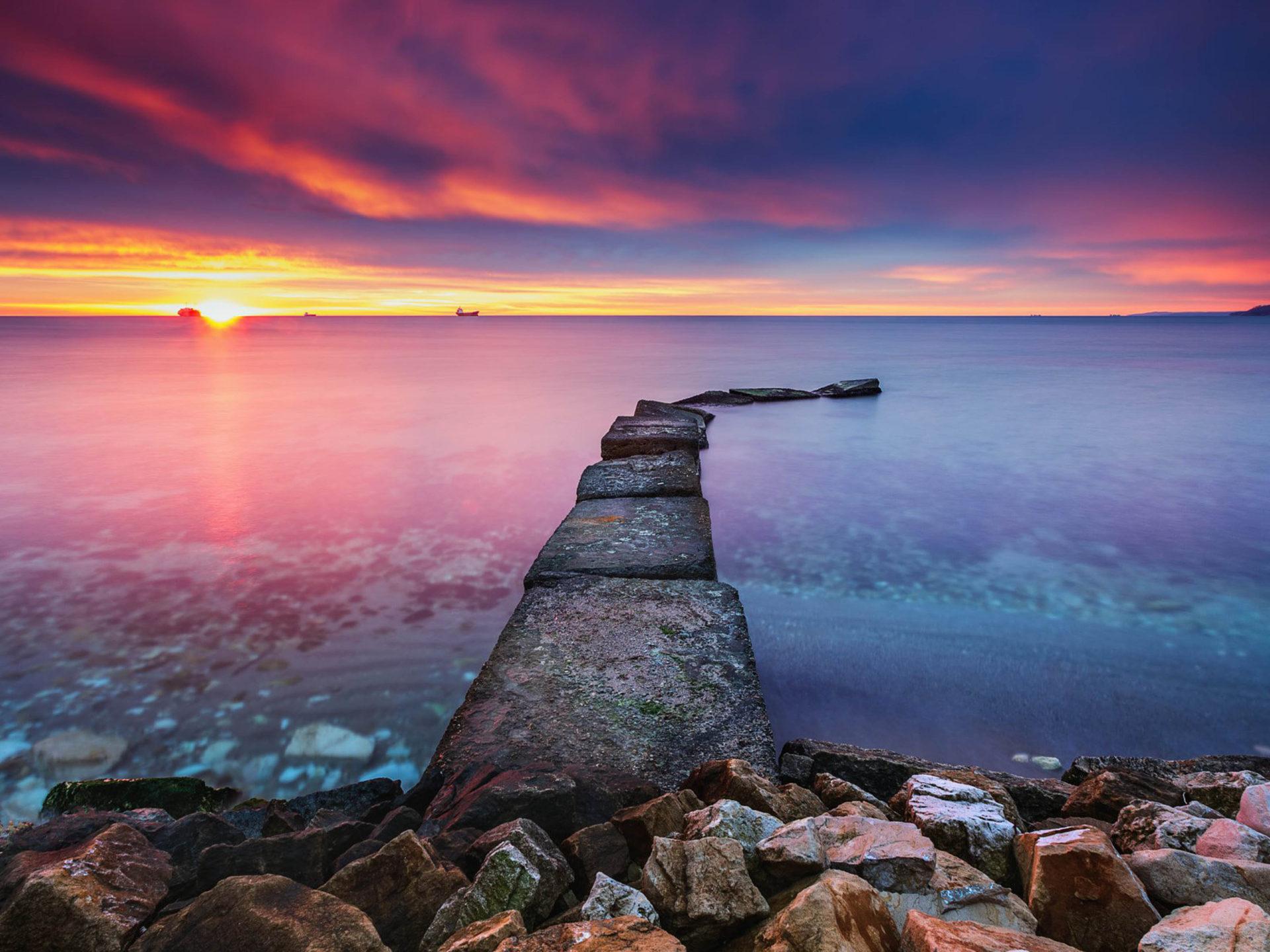 1920x1440 Sunrise Over The Sea Red Clouds Horizon Image For Wallpaper HD :