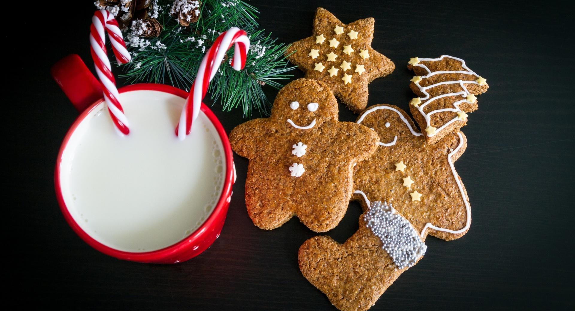 1920x1040 Cookie And Milk Santa Wallpaper