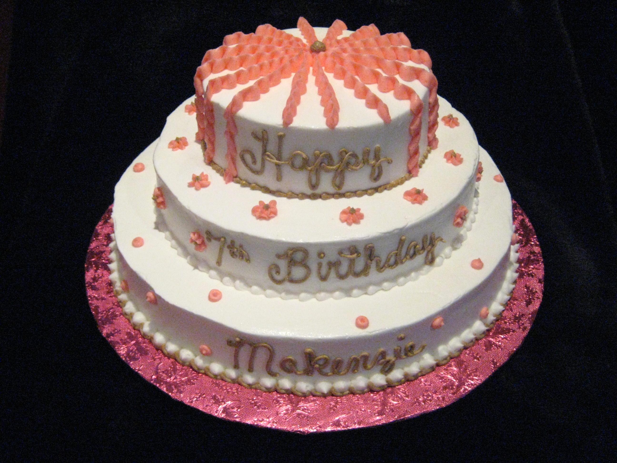 2592x1944 Delicious Birthday cake on black background Desktop wallpaper 1400x1050