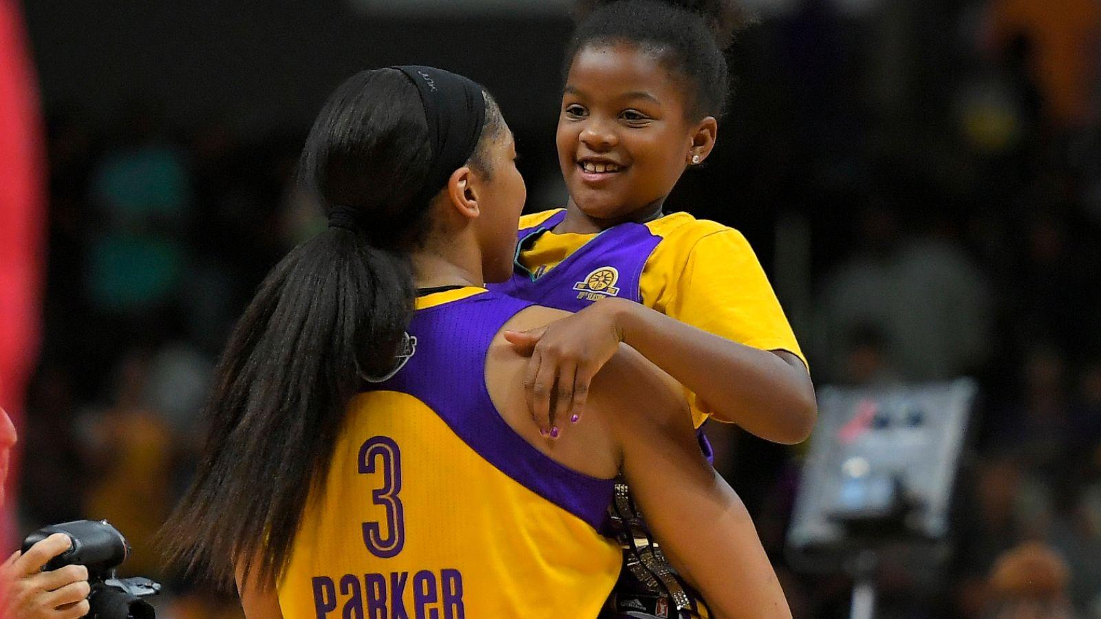 1600x900 WNBA's Candace Parker, daughter a 'package deal' in Florida