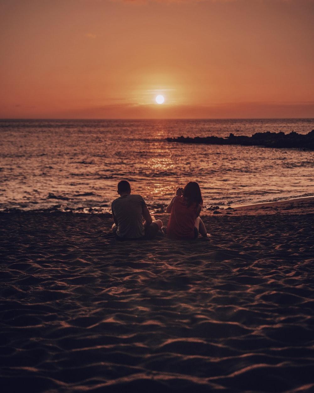 1000x1254 Couple At Beach Picture [HD]. Download Free Image
