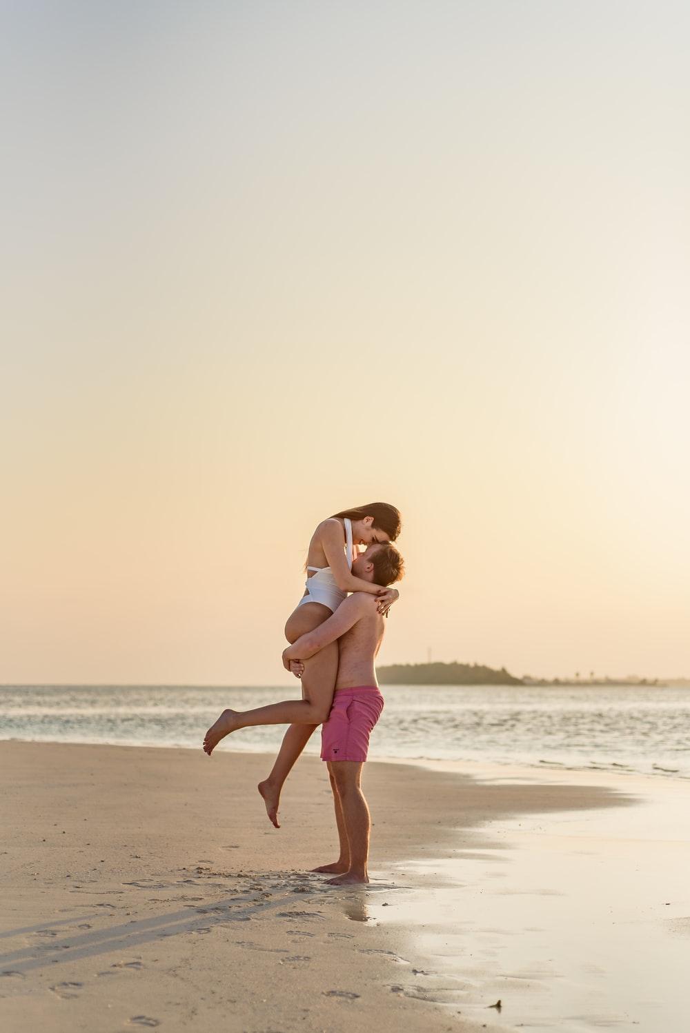 1000x1498 Beach Couple Picture. Download Free Image
