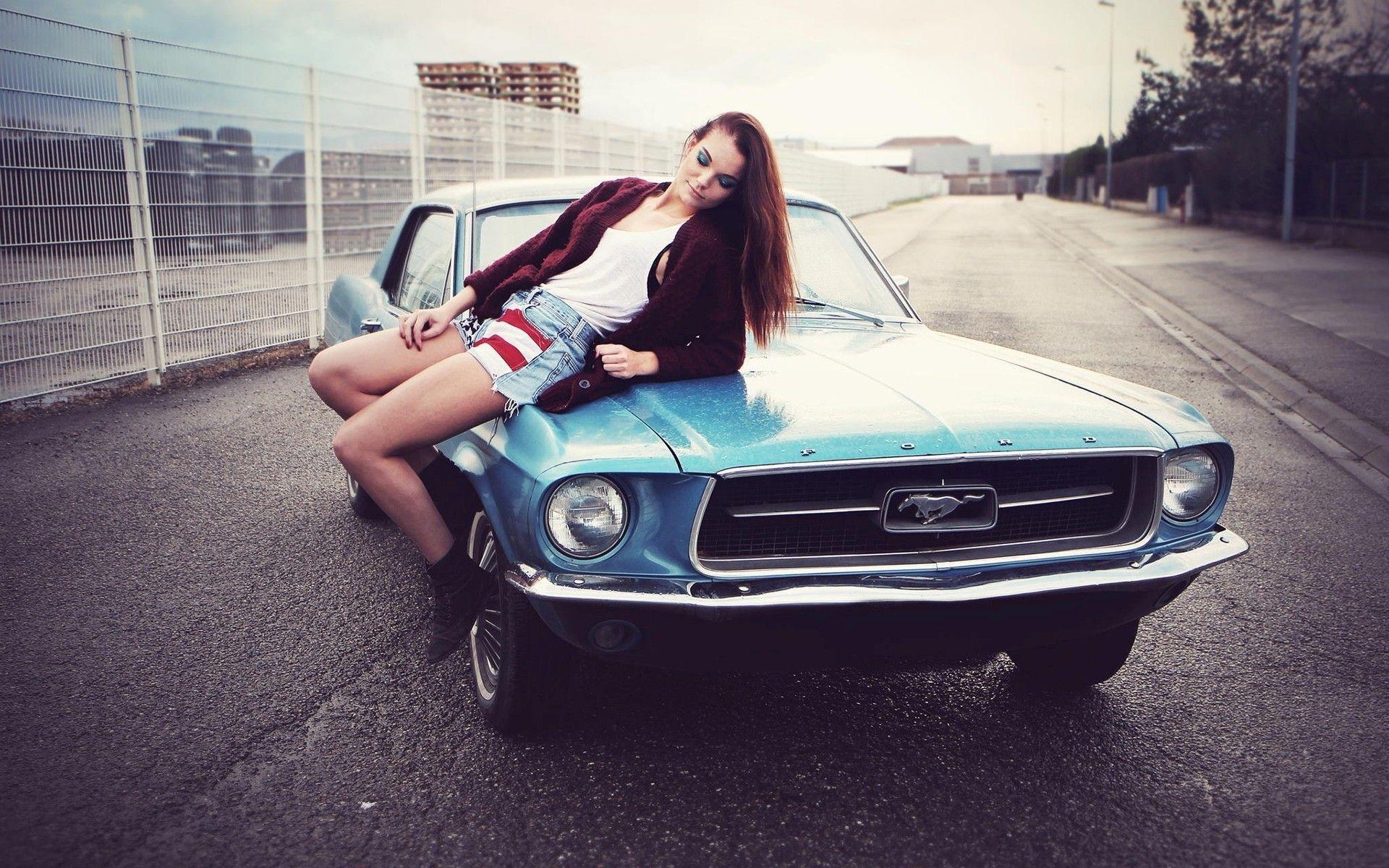 1920x1200 smoky eyes, tank top, road, girl with cars, Ford, legs