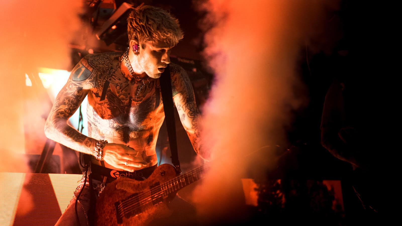 1600x900 Review: Machine Gun Kelly, SWX