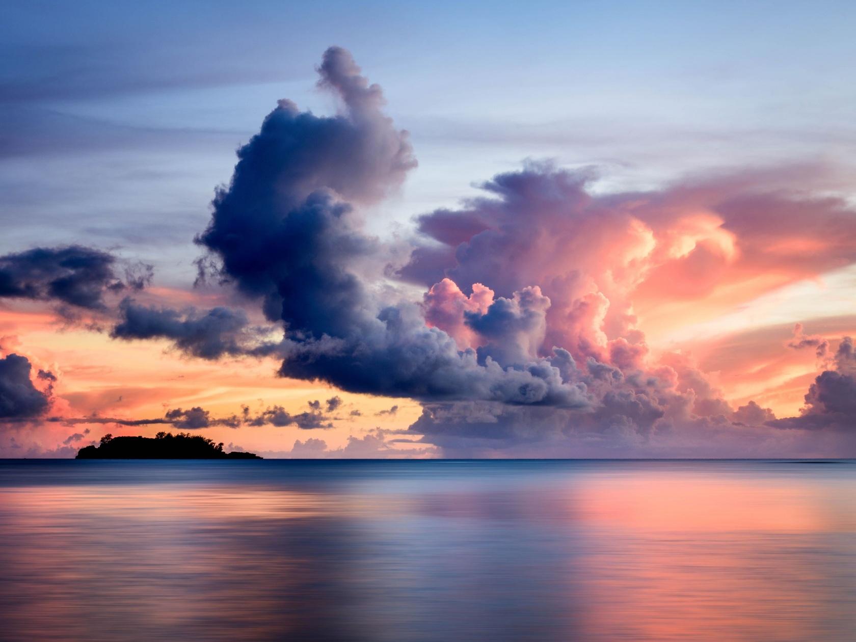 1680x1260 Wallpaper 4k Clouds Over The Sea 8k Wallpaper