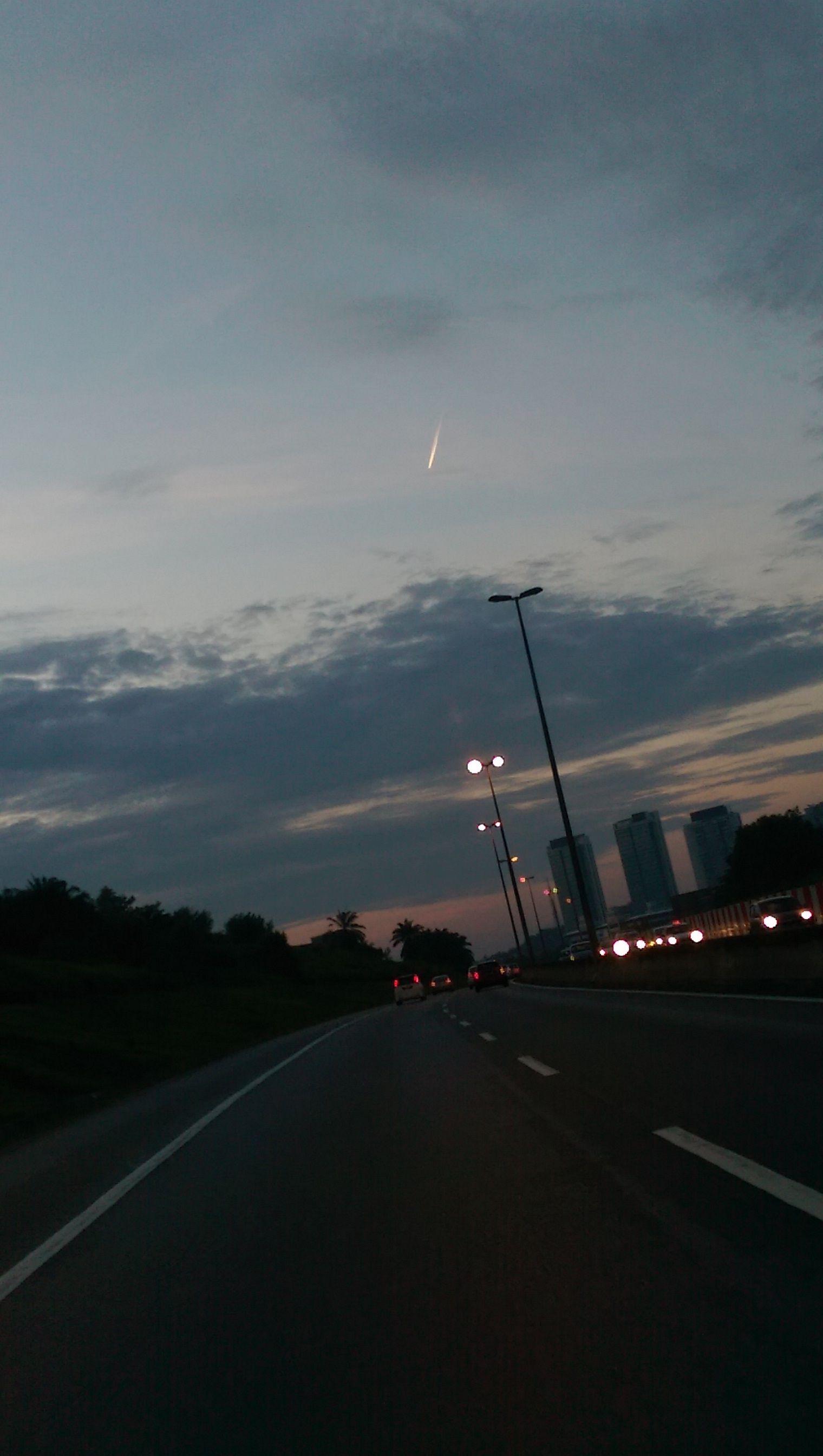 1520x2688 Meteor Over Cyberjaya, Malaysia At Approx. 6.30 Am. [x Post From R Malaysia] • R Space. Sky Aesthetic, Scenery Wallpaper, Aesthetic Picture