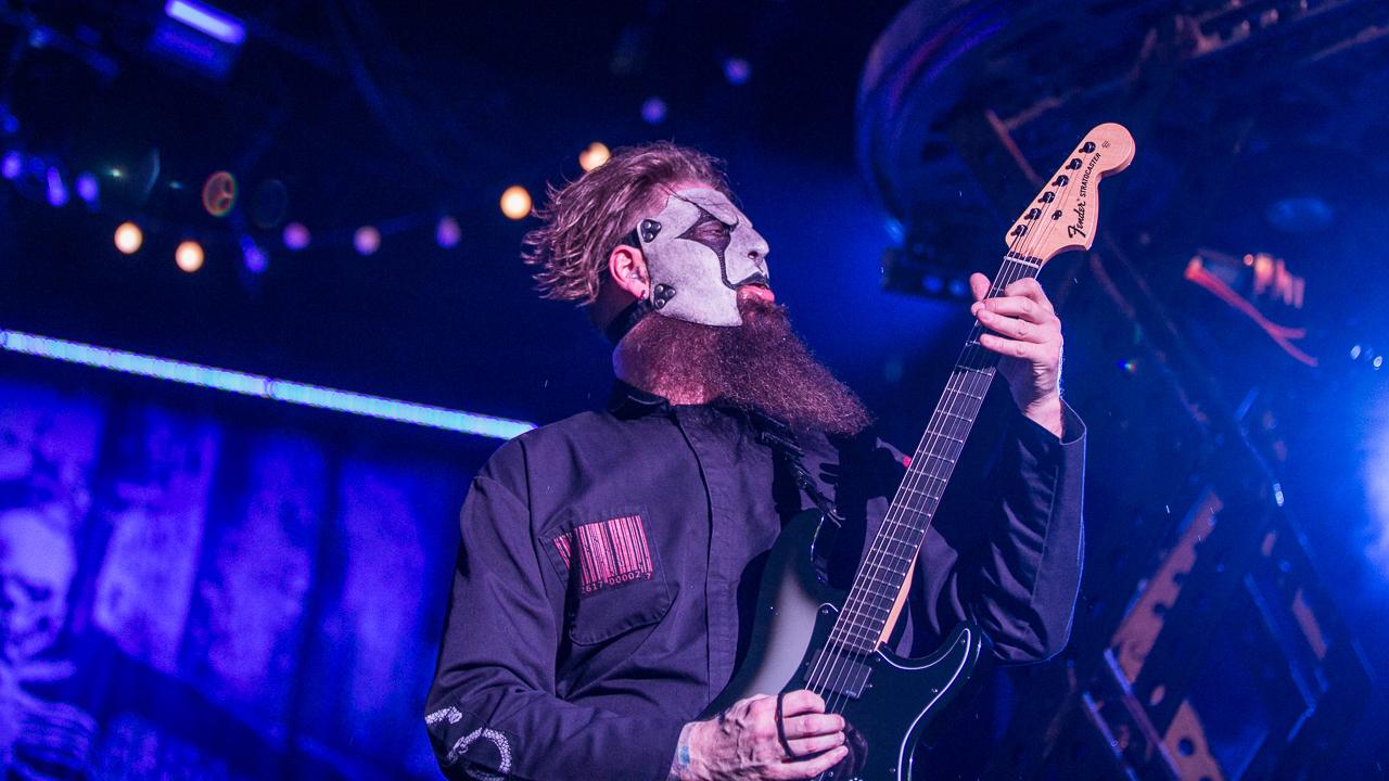 1280x720 Slipknot's Jim Root Has Guitar Stolen During Show