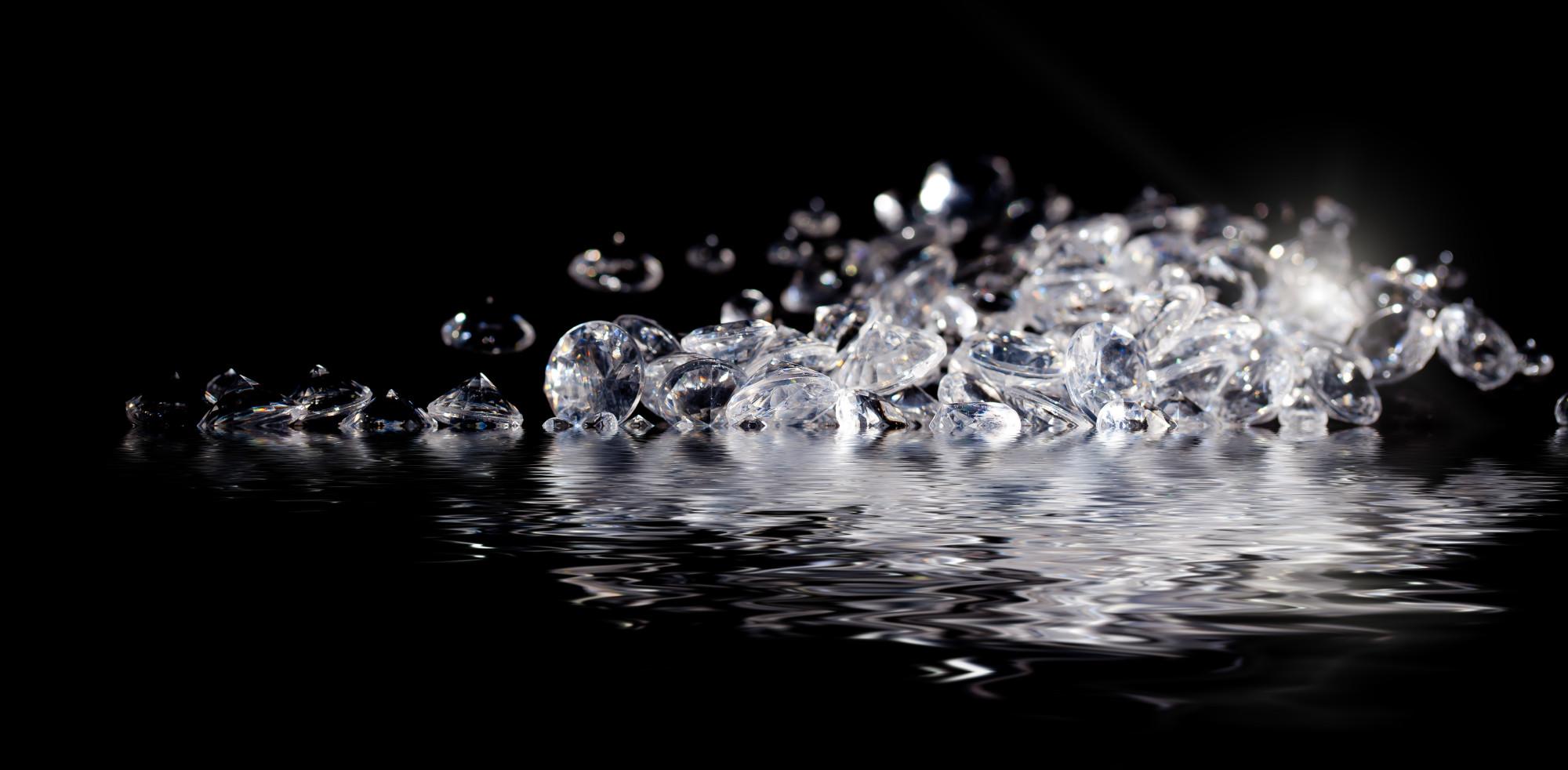 2000x982 Black Diamond Background