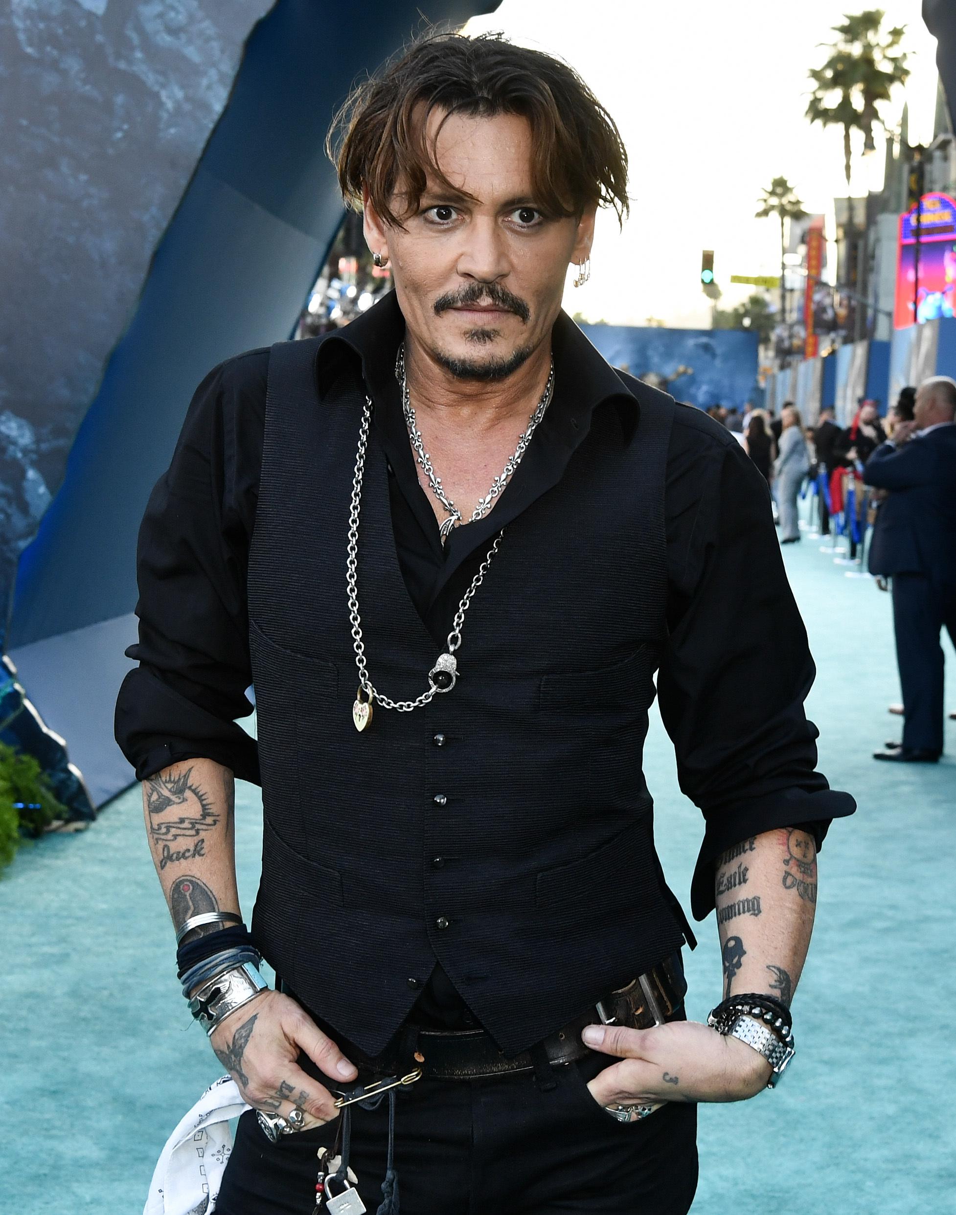 1954x2484 Johnny Depp's life in picture