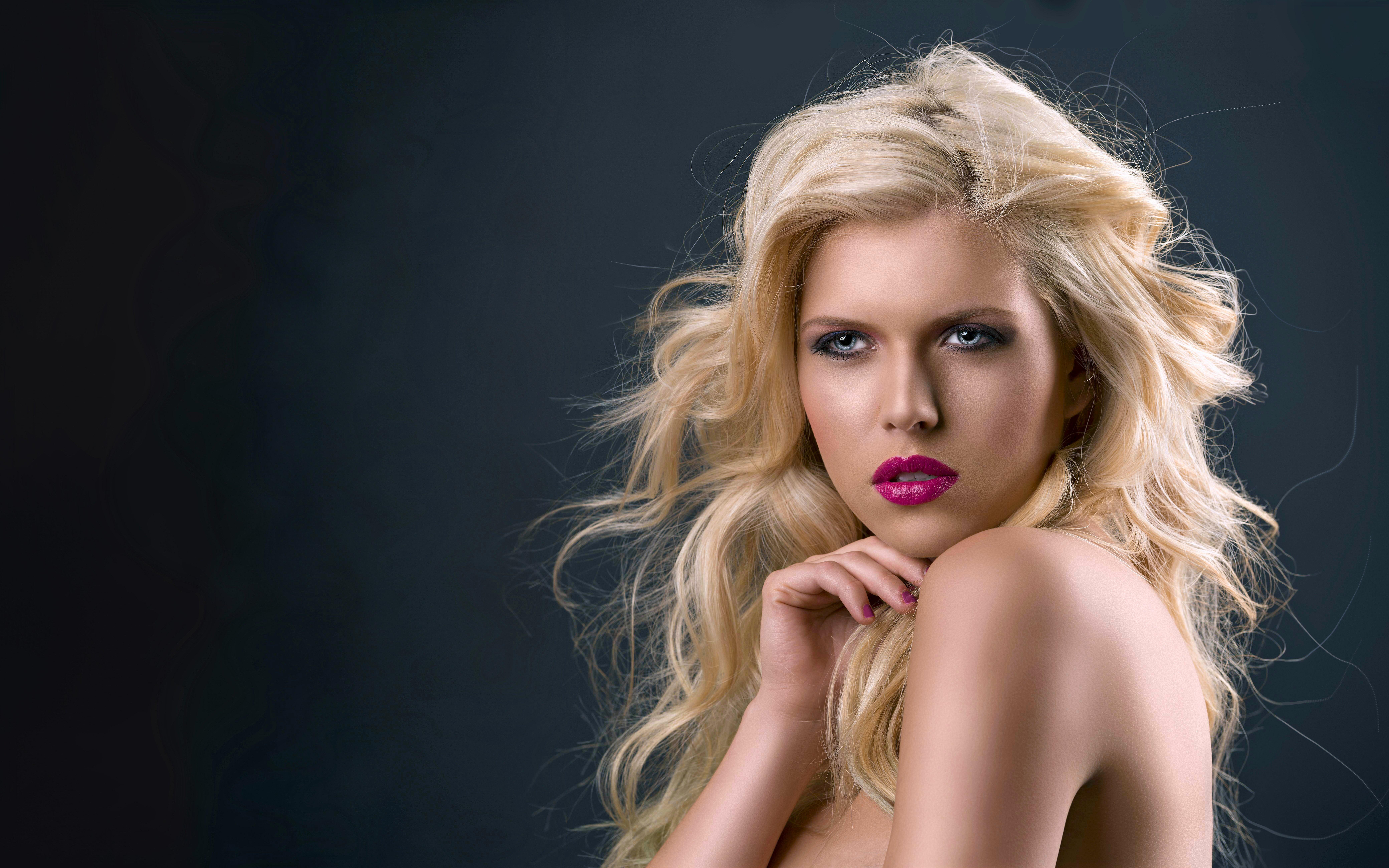 8320x5200 Download wallpaper Girls / Women Beautiful with tags: Face, Blonde, Hot, Beautiful, Model, Girls, Hair, Women