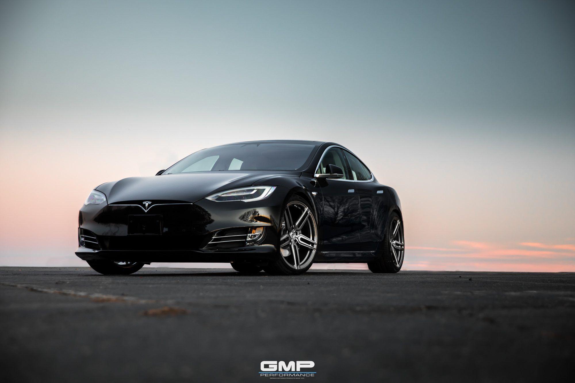 2000x1333 Black Tesla Wallpaper