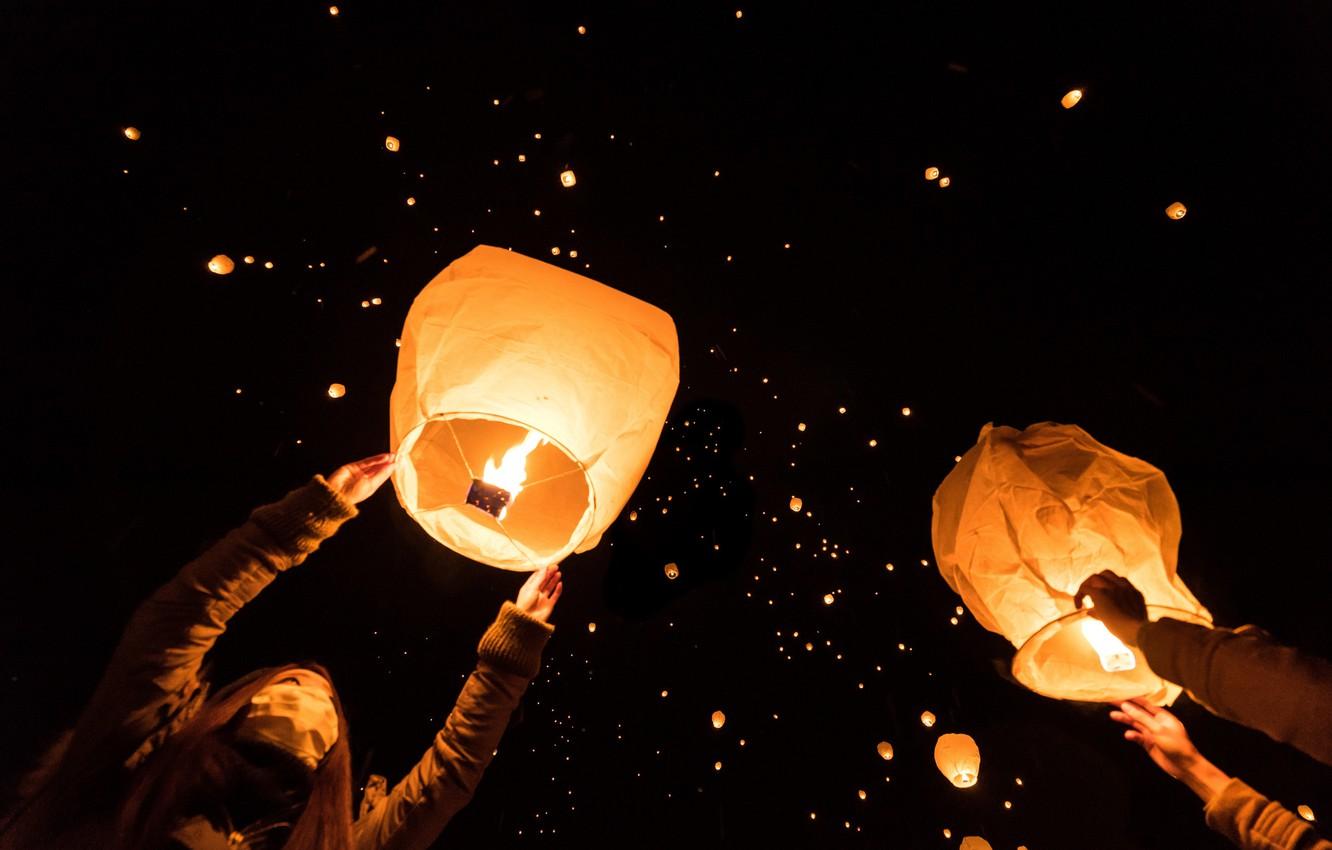 1332x850 Sky Lantern Wallpaper