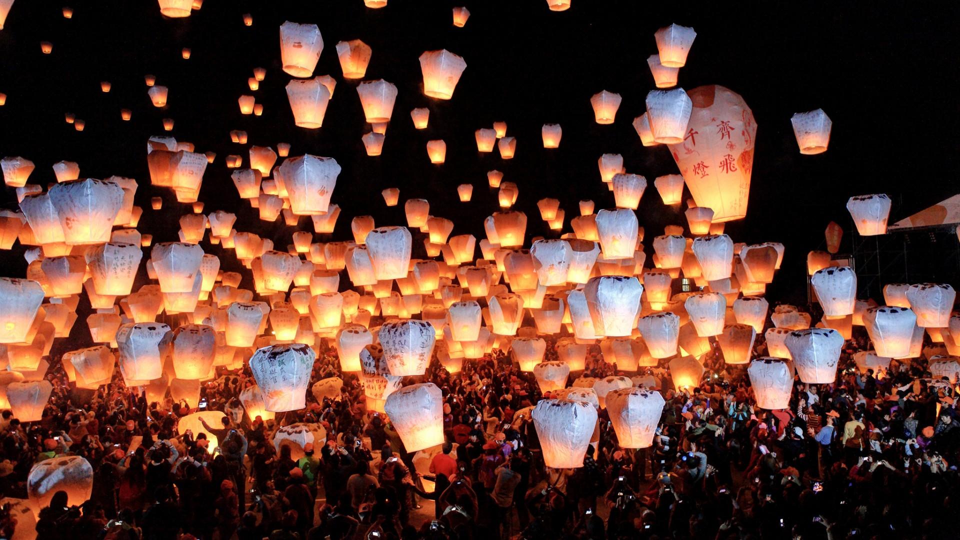 1920x1080 Free download Wallpaper night China Taiwan sky lantern Launching sky lanterns at [1920x1080] for your Desktop, Mobile & Tablet. Explore Lantern Festival Wallpaper. Lantern Festival Wallpaper, Lantern Wallpaper, Blue Lantern Wallpaper