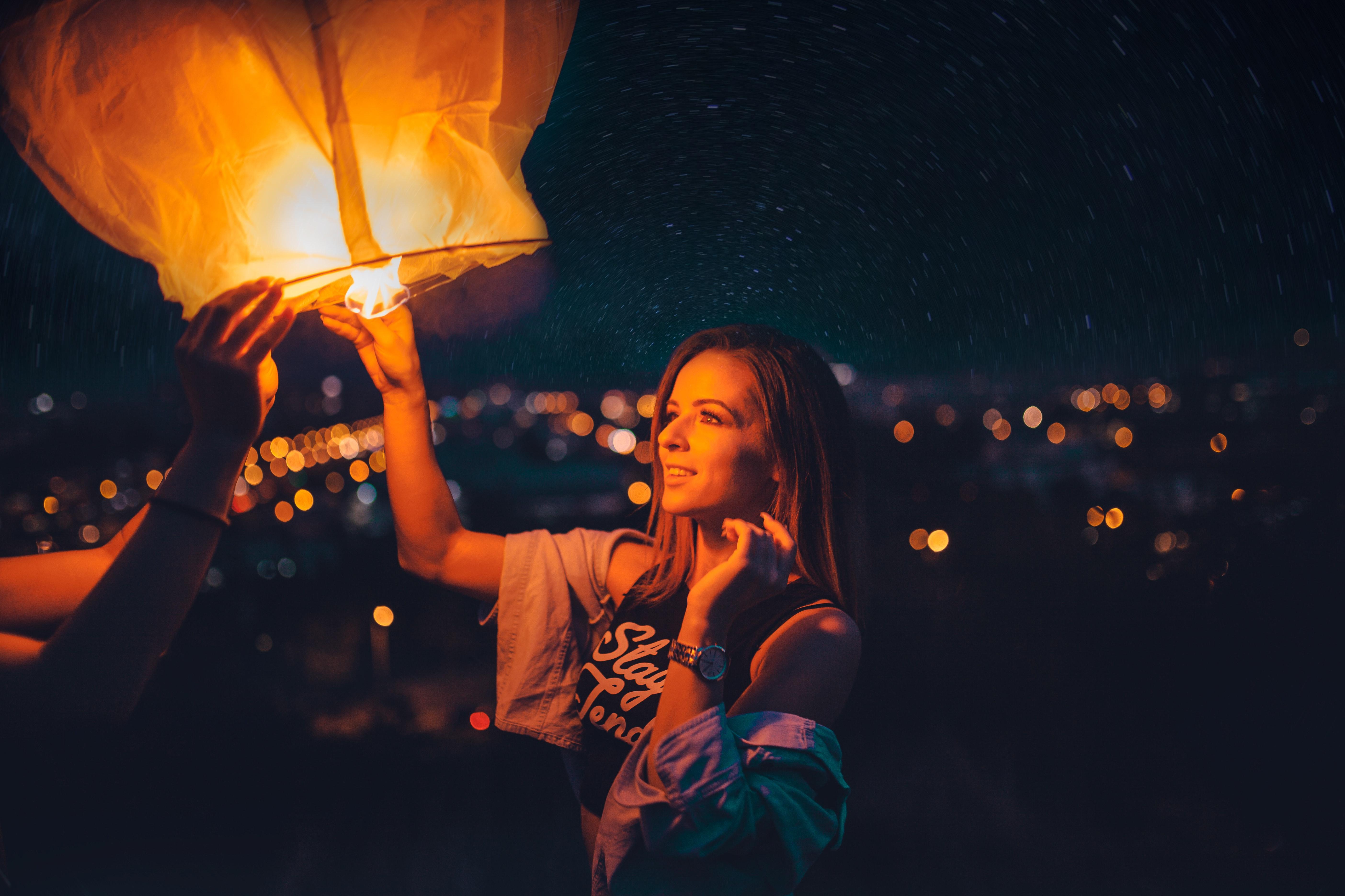 5616x3744 Wallpaper 4k Girl Holding Paper Lantern Wallpaper