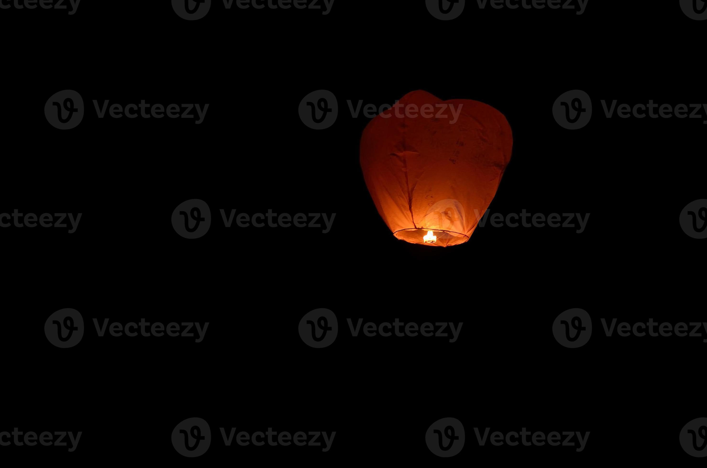 2959x1960 Flying lantern in the dark sky