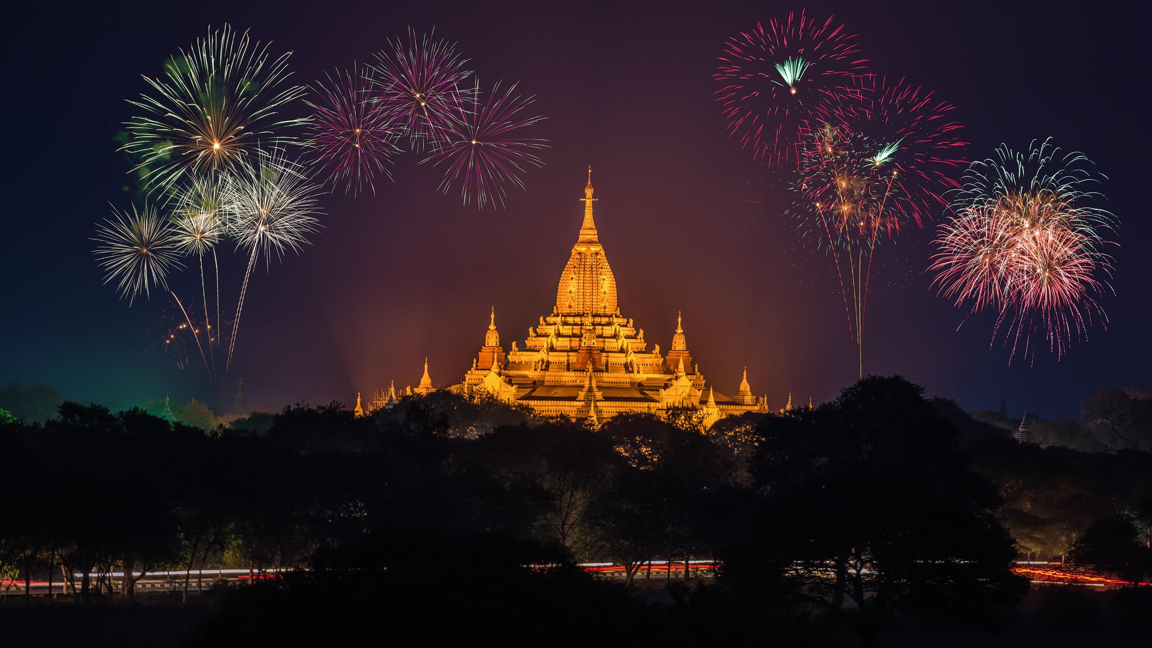 3840x2160 Download wallpaper: Fireworks above Ananda Phato temple 3840x2160