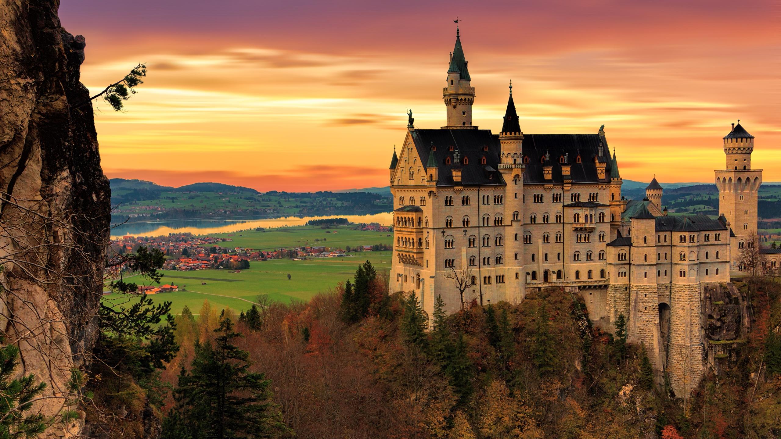 2560x1440 Photos Bavaria Neuschwanstein Germany Cliff Autumn castle 2560x1440
