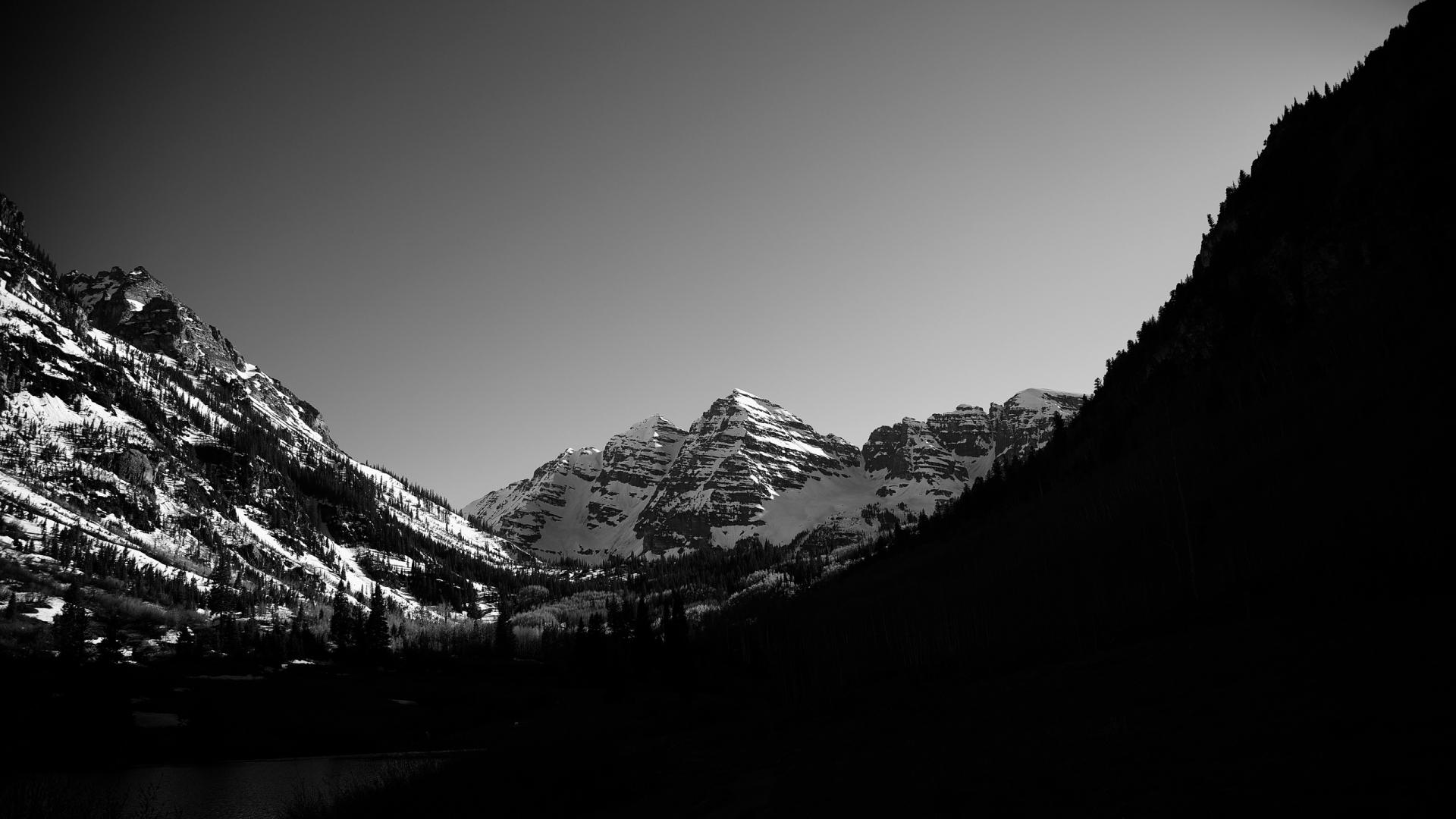 1920x1080 HD Black And White Wallpaper For Free Download (Resolution 1080p)