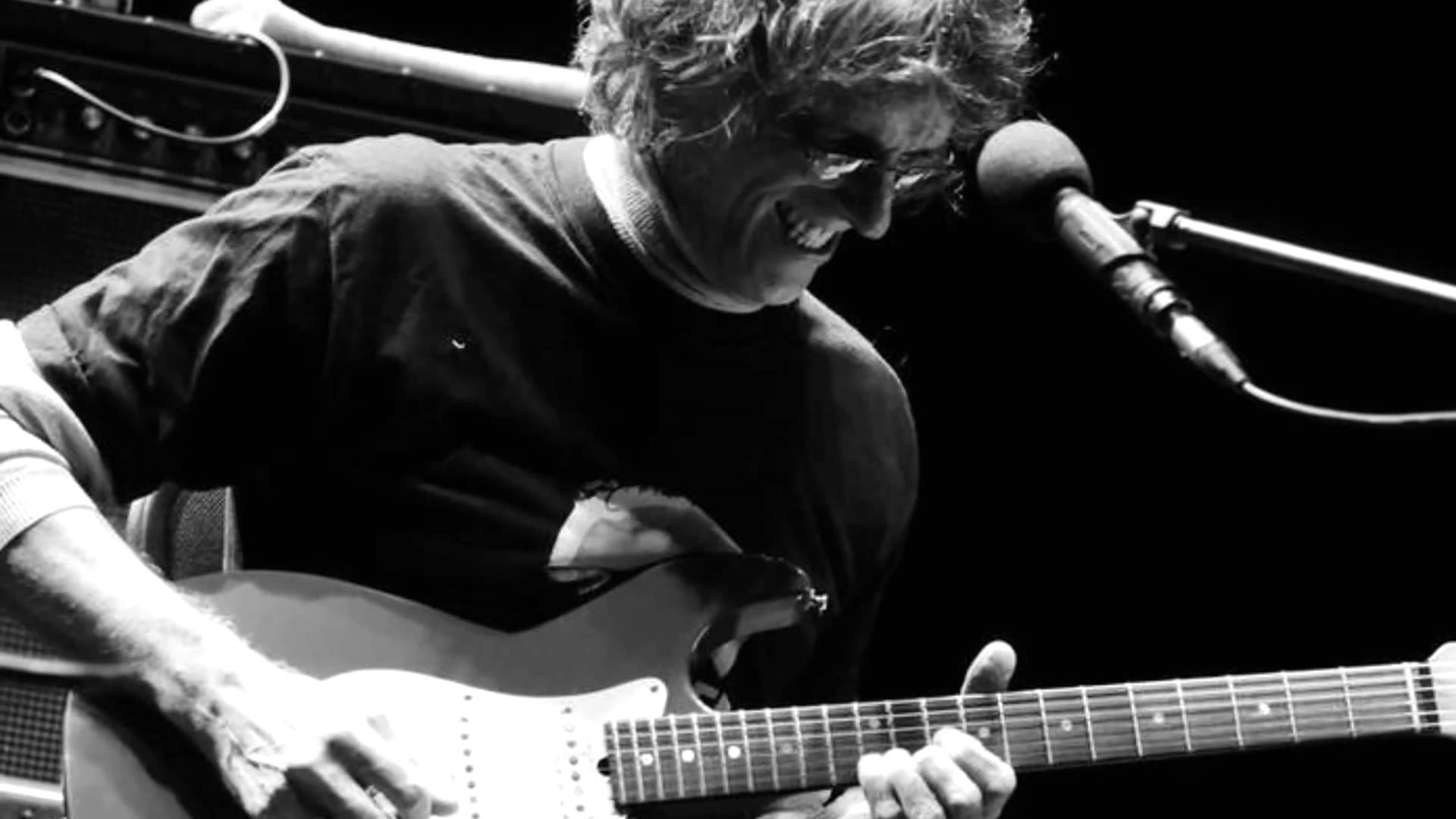 1920x1080 El inédito poema del “Flaco” Spinetta que recuerda a las víctimas de la AMIA