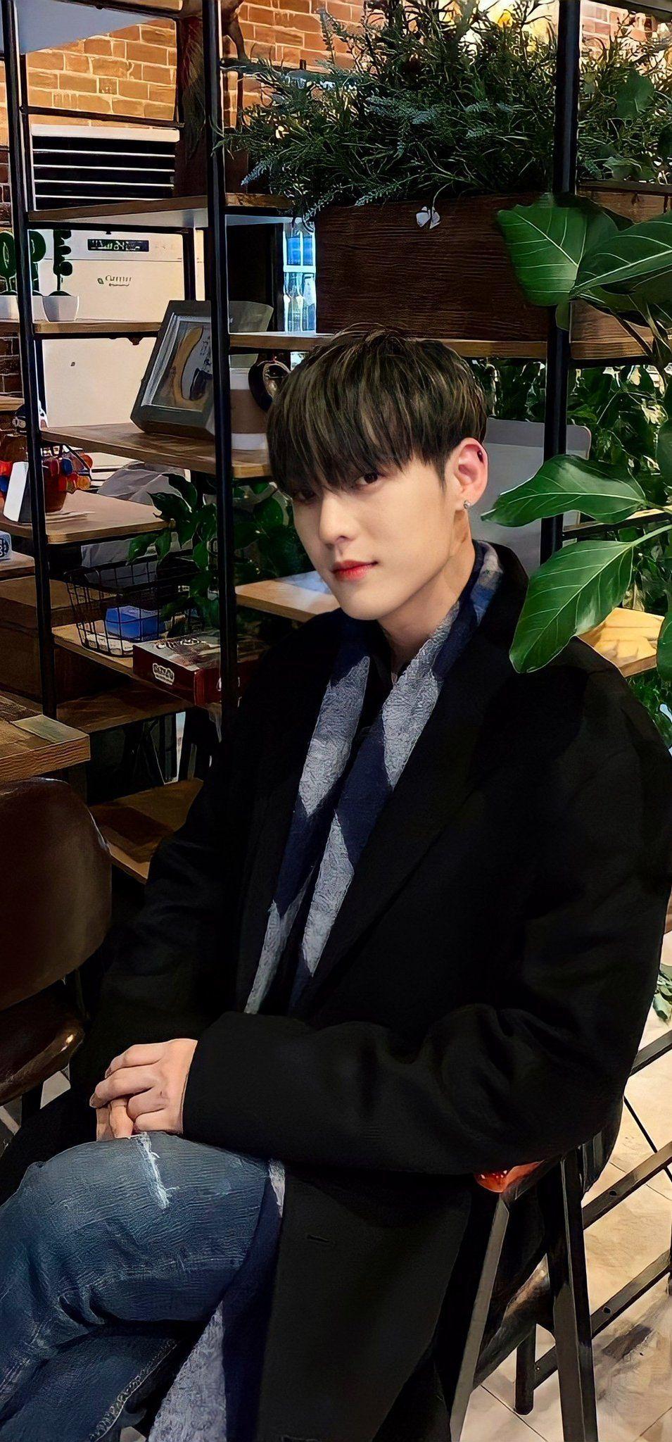 955x2048 Minhyuk BtoB Wallpaper
