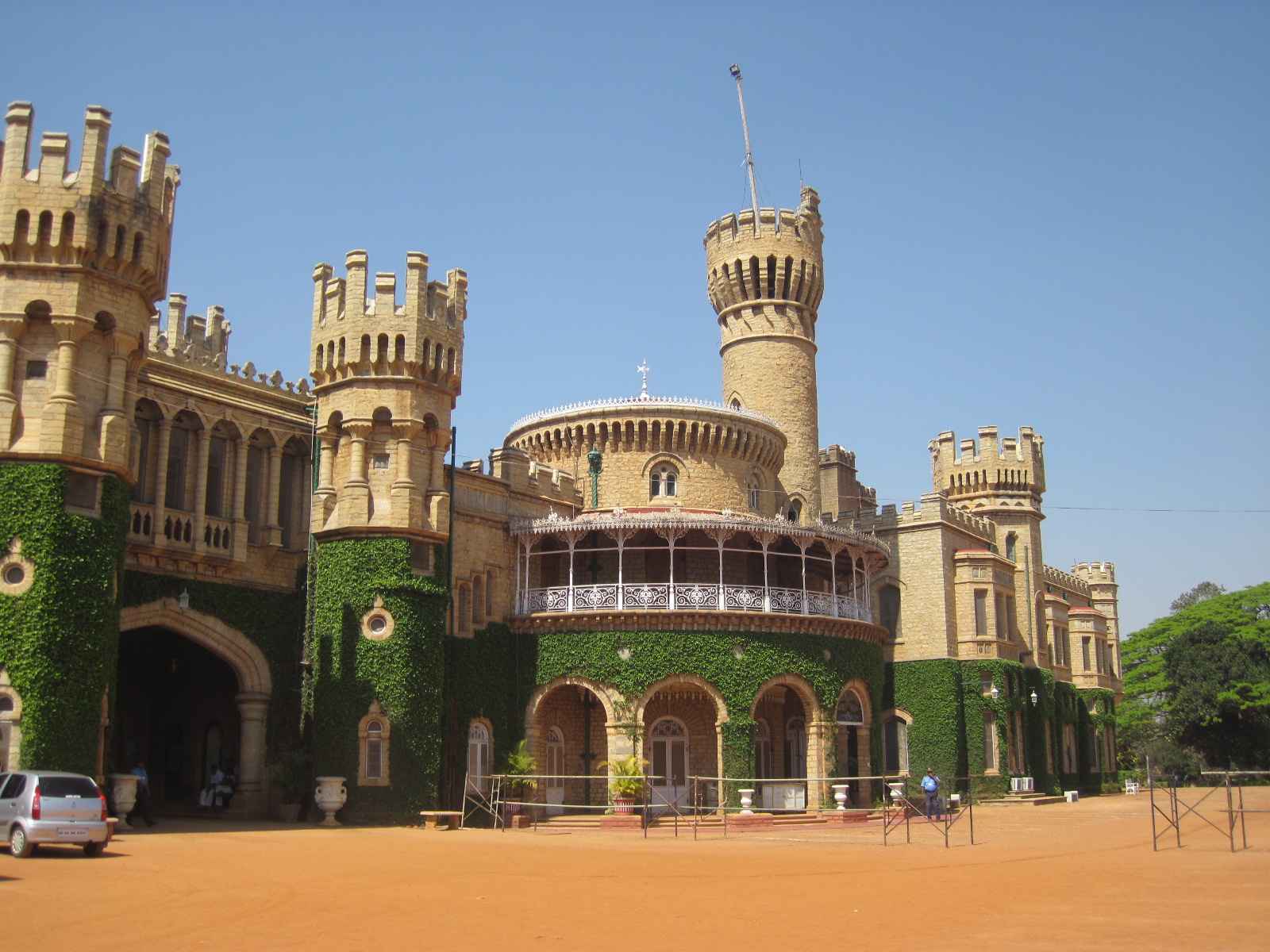 1600x1200 BANGALORE PALACE Photo, Image and Wallpaper, HD Image, Near
