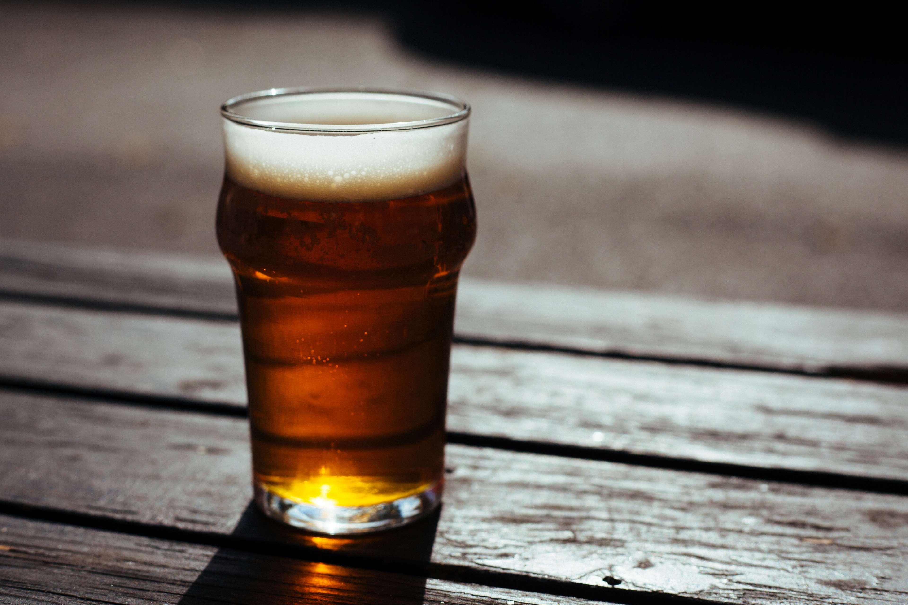 3840x2560 alcohol, alcoholic, beer, beer garden, beverage, drink, real ale, summer, sunshine 4k wallpaper