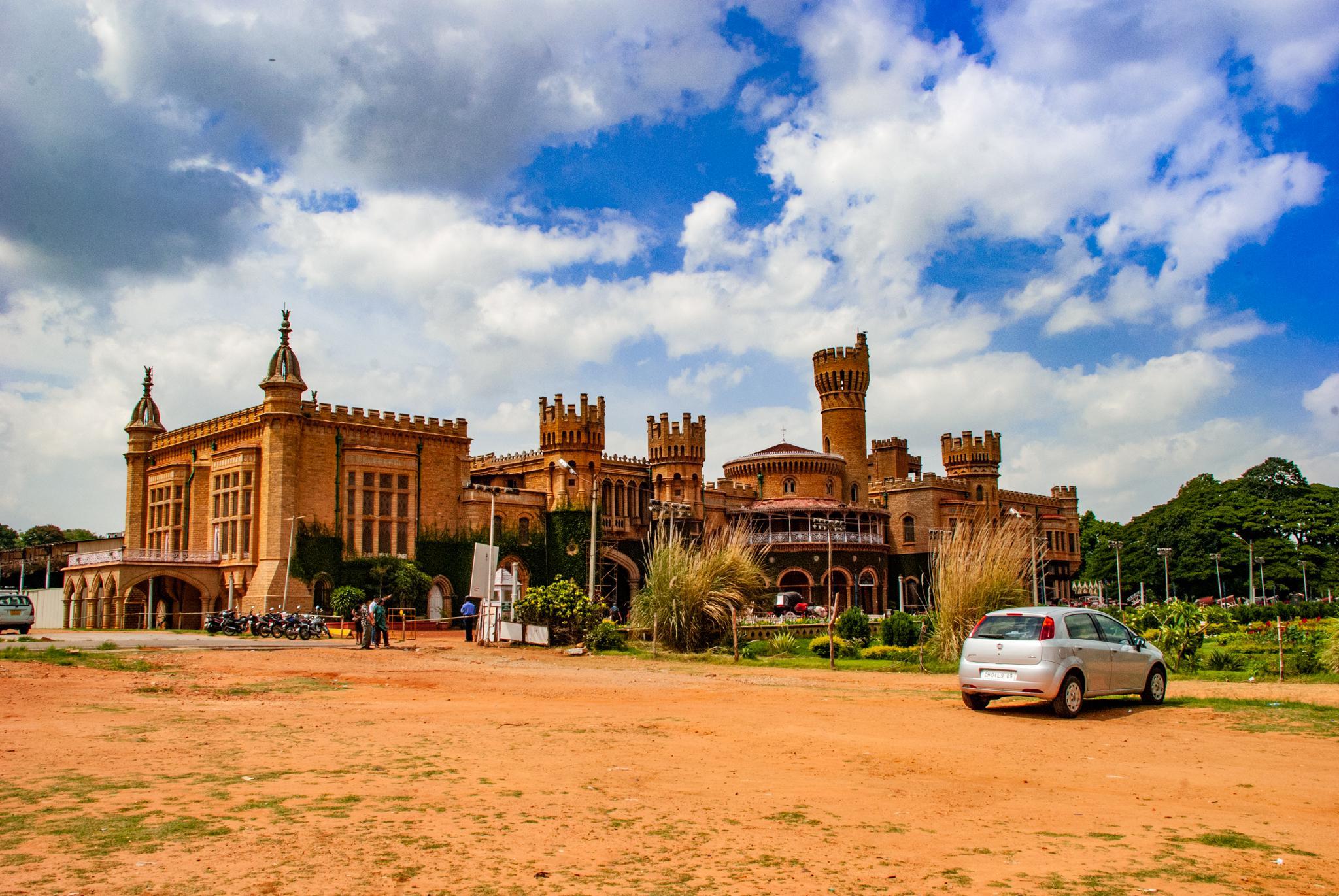 2048x1371 View of the Palace Wallpaper