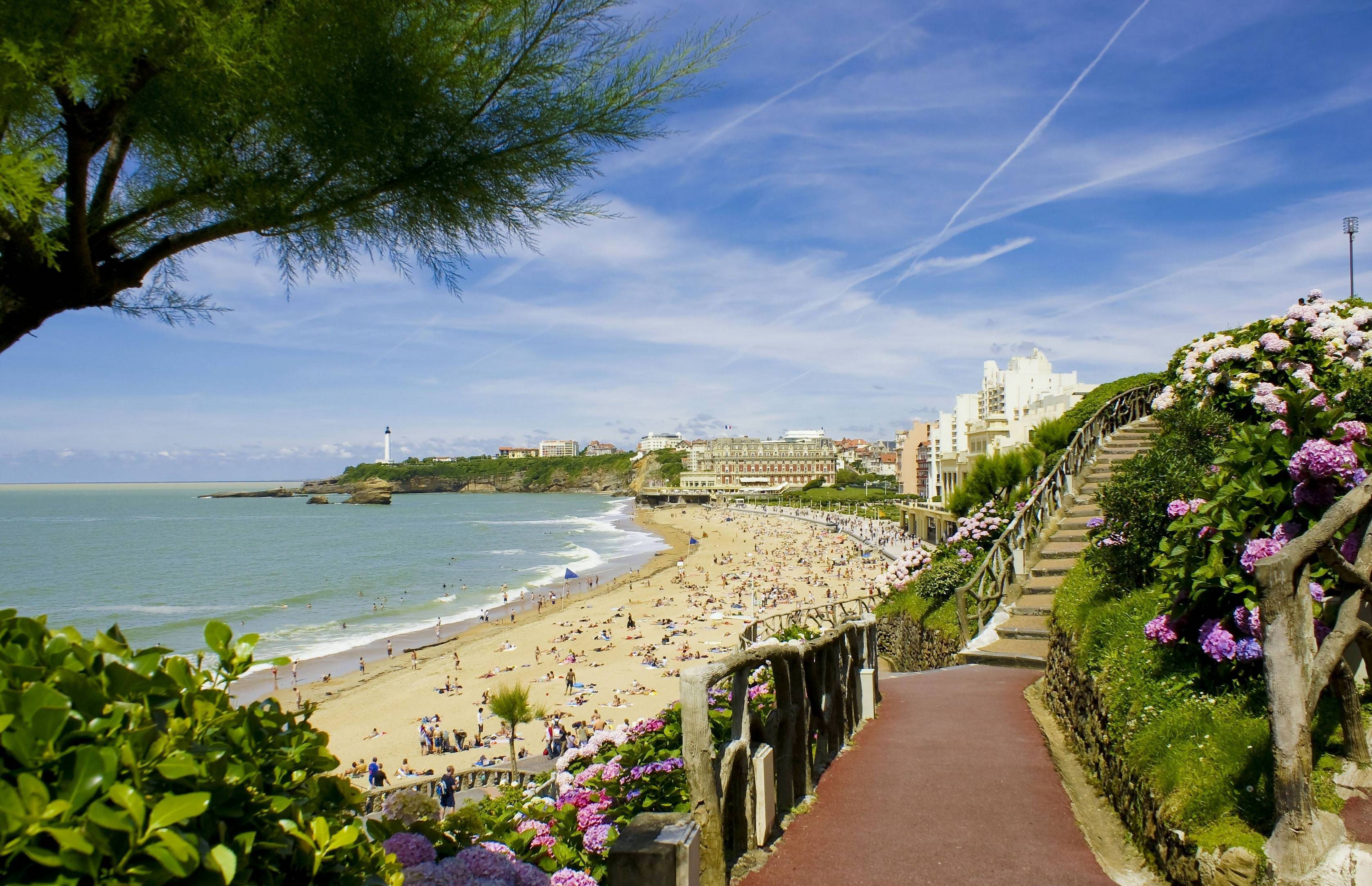4190x2708 Stairs to the beach in the resort of Biarritz, France wallpaper