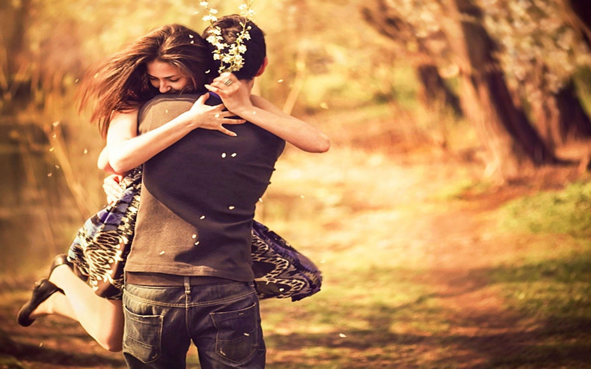Couple Hugging Wallpapers Top Free Couple Hugging Backgrounds Wallpaperaccess