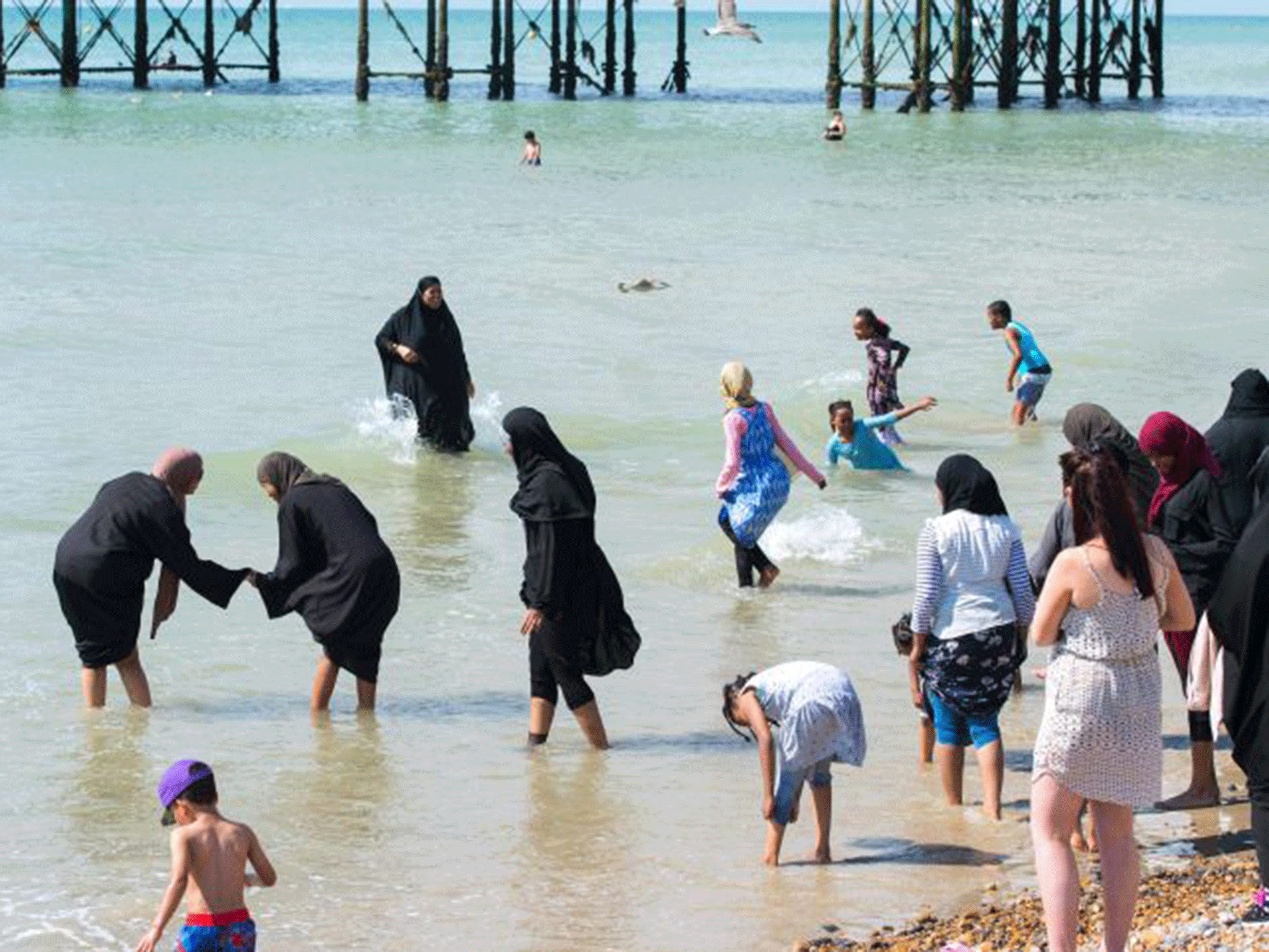 2048x1536 Burkini ban: UK Muslims enjoy Brighton Beach in full hijab as French